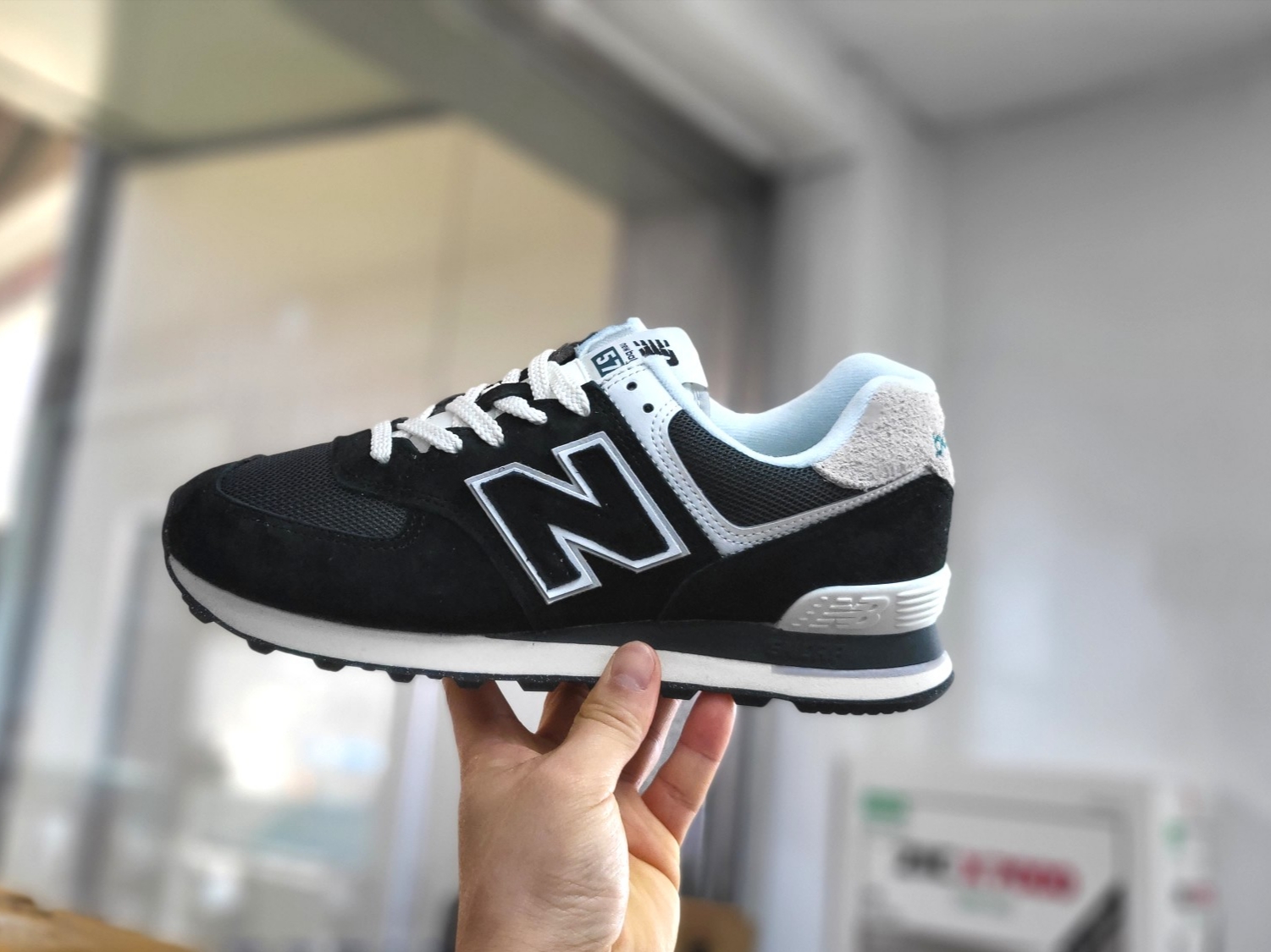 New Balance 574 Kodachrome Pack Black 착용 스타일