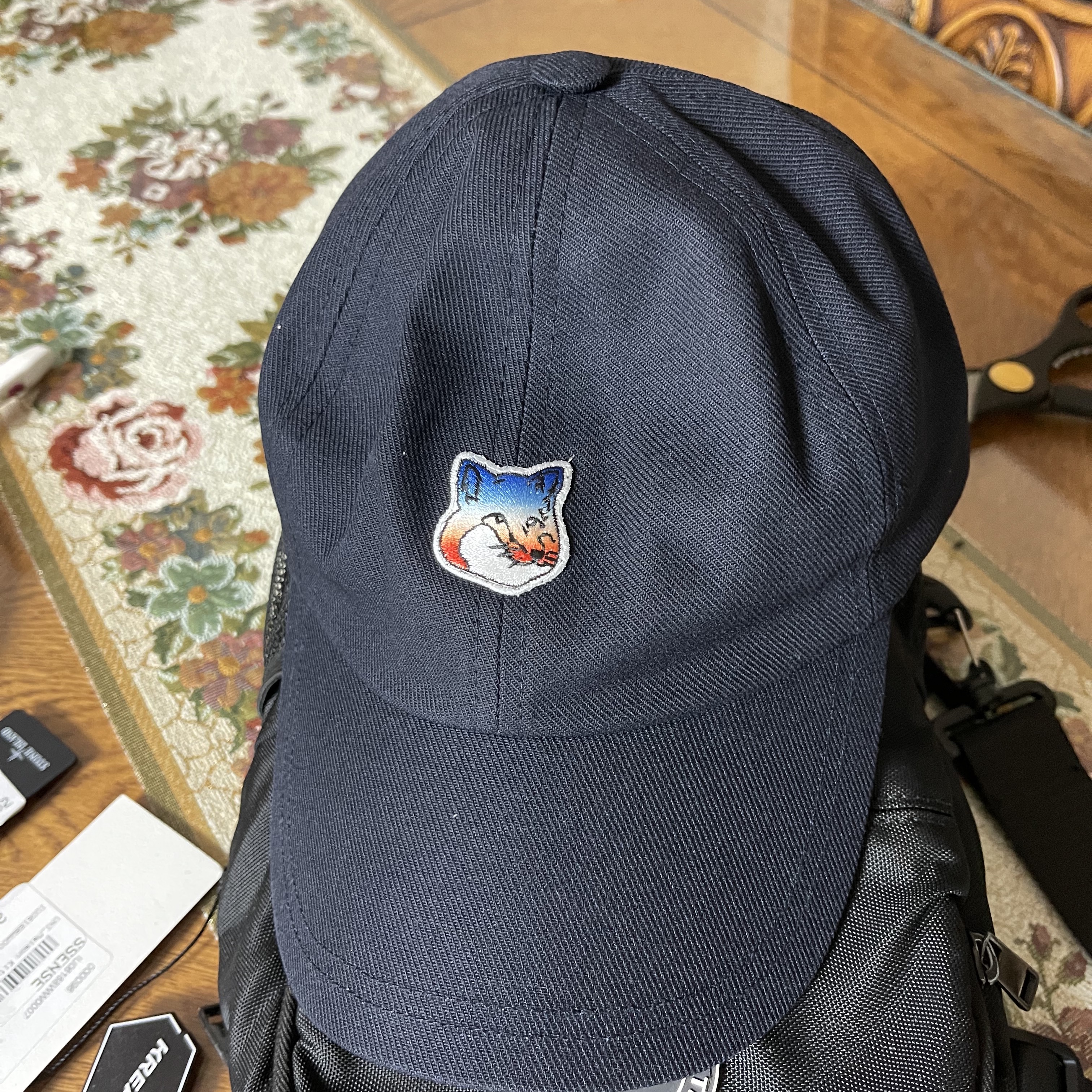 Maison Kitsune Gradient Fox Head Patch 6P Cap Navy 착용 스타일