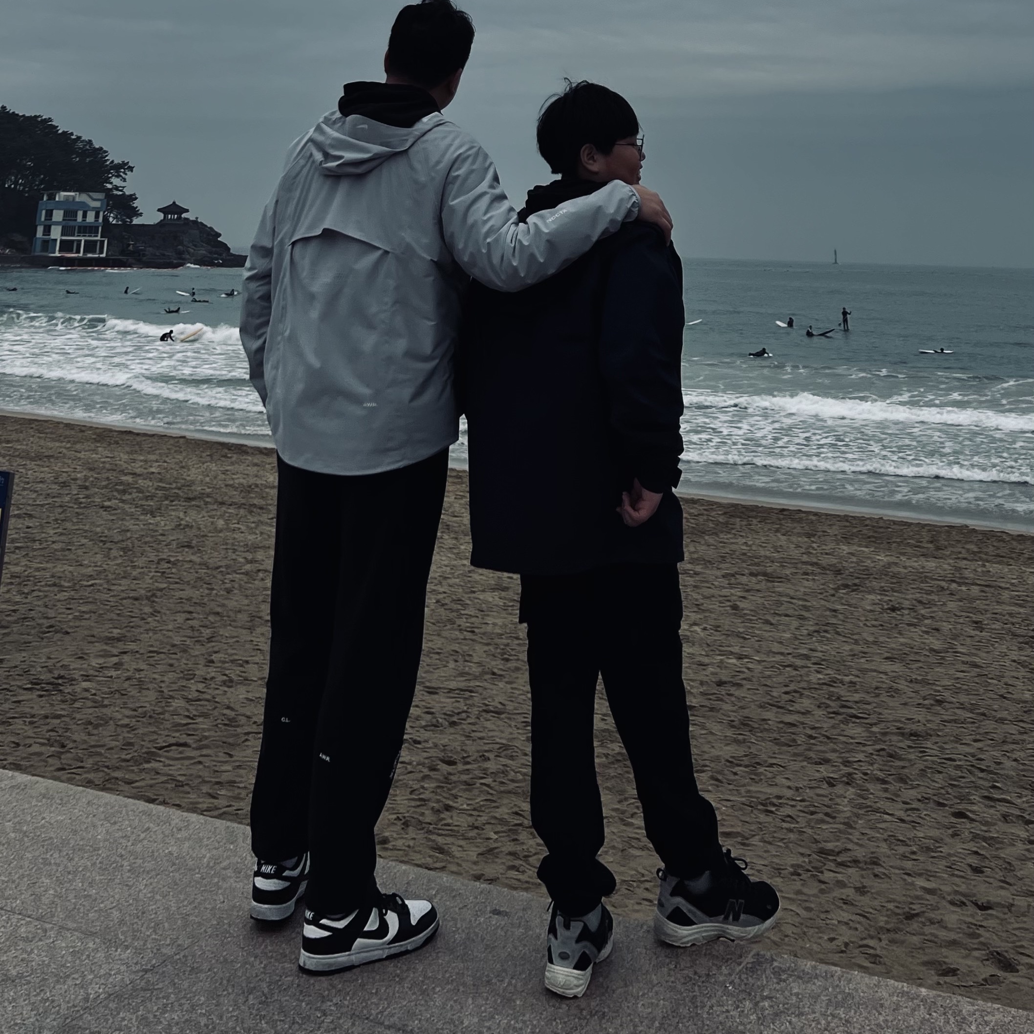 Nike x Drake Nocta NRG Essential Fleece Pants Black - US/EU, Nike x Drake Nocta Golf Jacket Grey - US/EU 착용 스타일 - 1