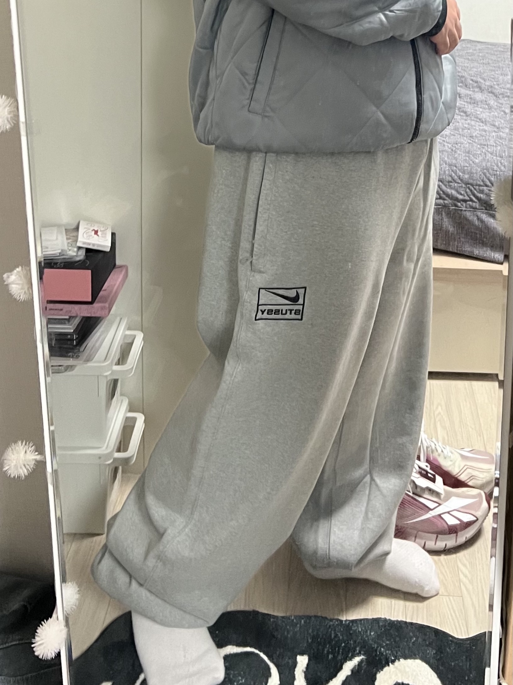 Nike x Stussy NRG Fleece Pants Dark Grey Heather (DO9340-063) 착용 스타일