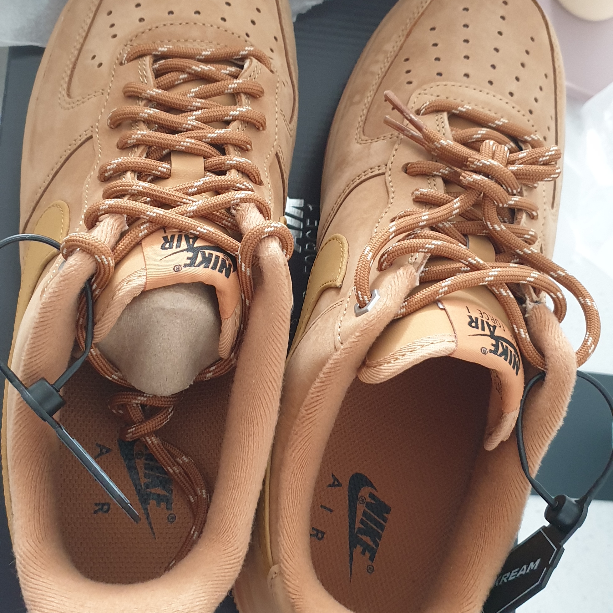 Nike Air Force 1 '07 WB Flax 착용 스타일