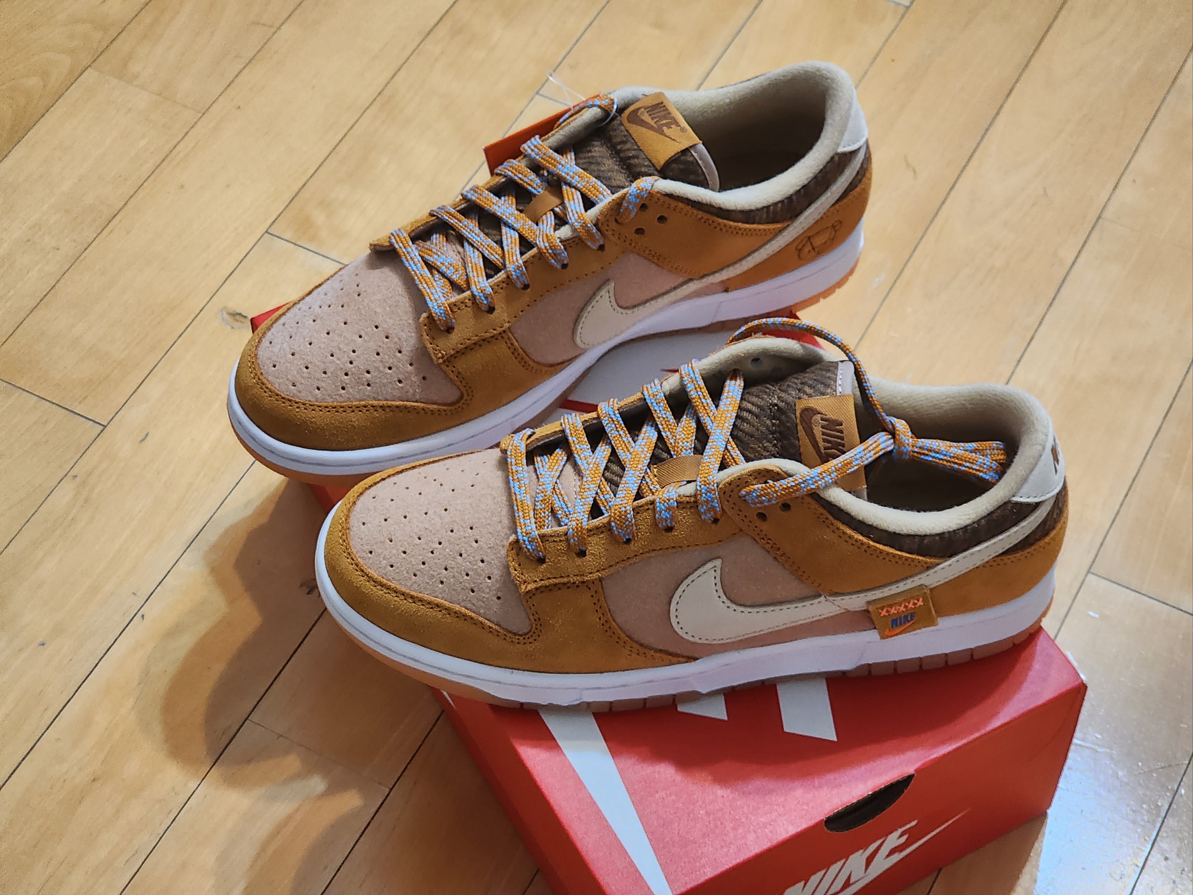 Nike Dunk Low SE Praline Desert Ochre 착용 스타일 - 1