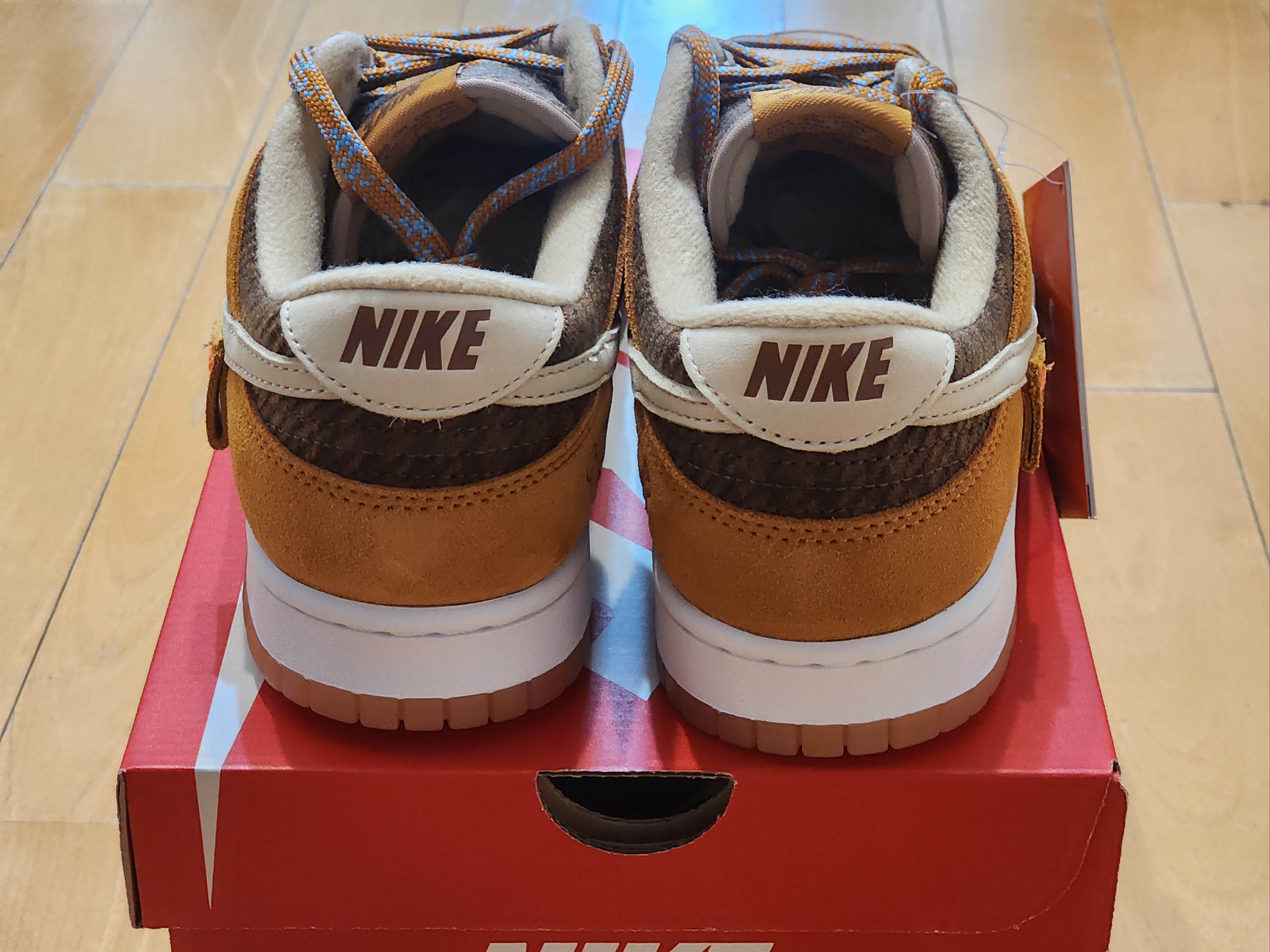Nike Dunk Low SE Praline Desert Ochre 착용 스타일 - 4
