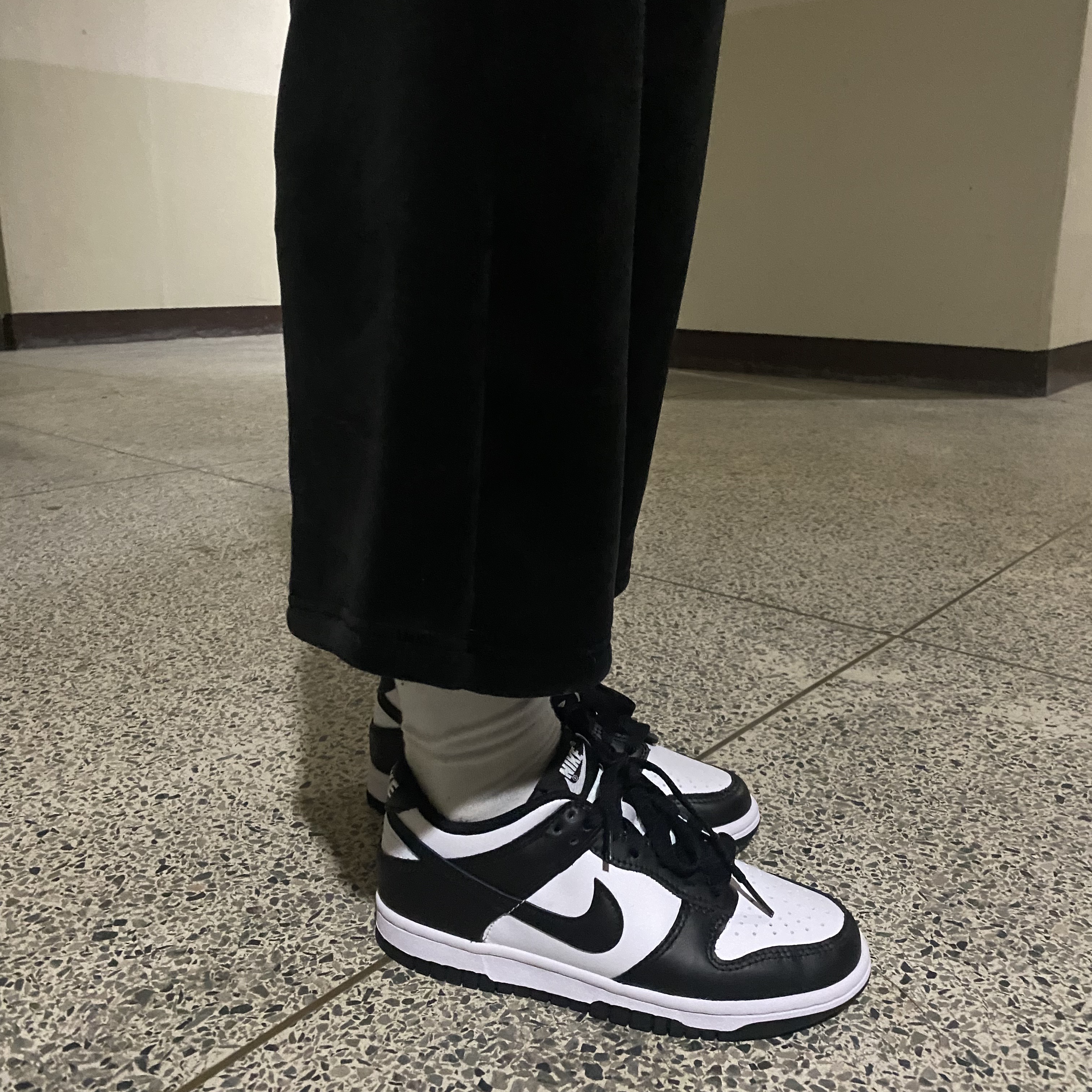 (GS) Nike Dunk Low Black 착용 스타일 - 1