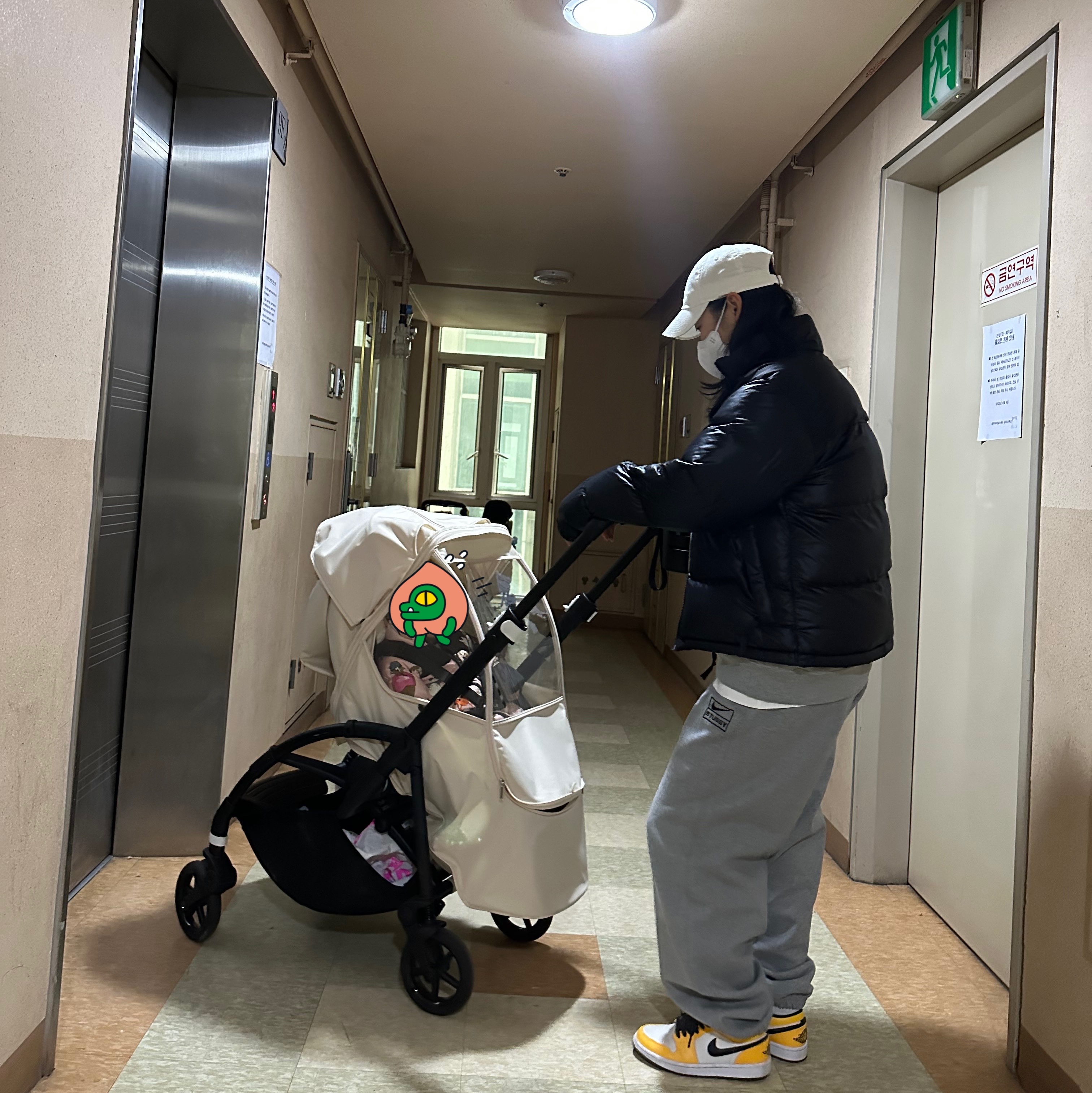 Nike x Stussy NRG Fleece Pants Dark Grey Heather (DO9340-063), (W) Jordan 1 Low SE Laser Orange 착용 스타일