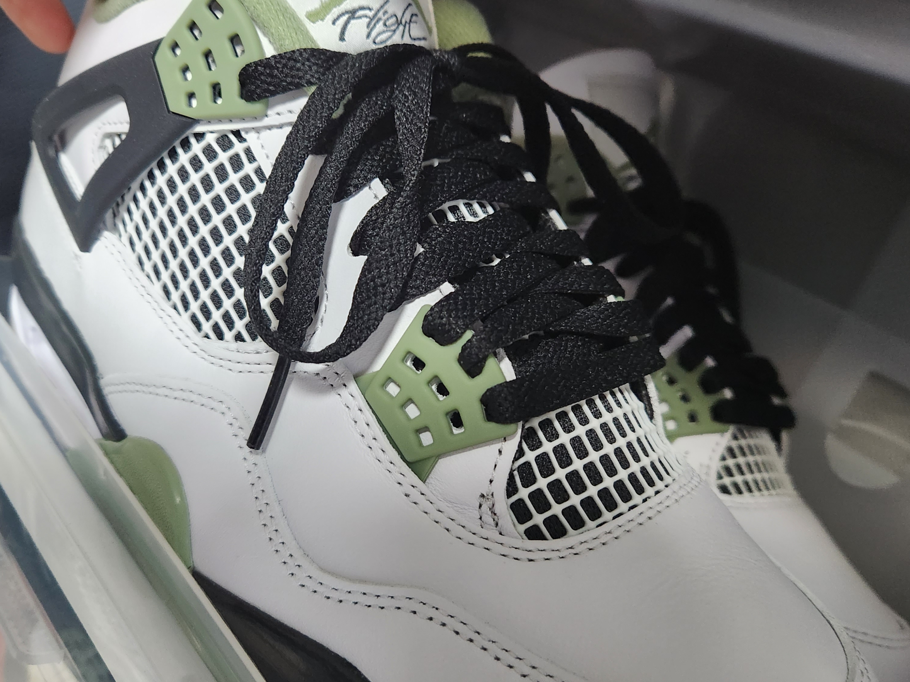 (W) Jordan 4 Retro Oil Green 착용 스타일