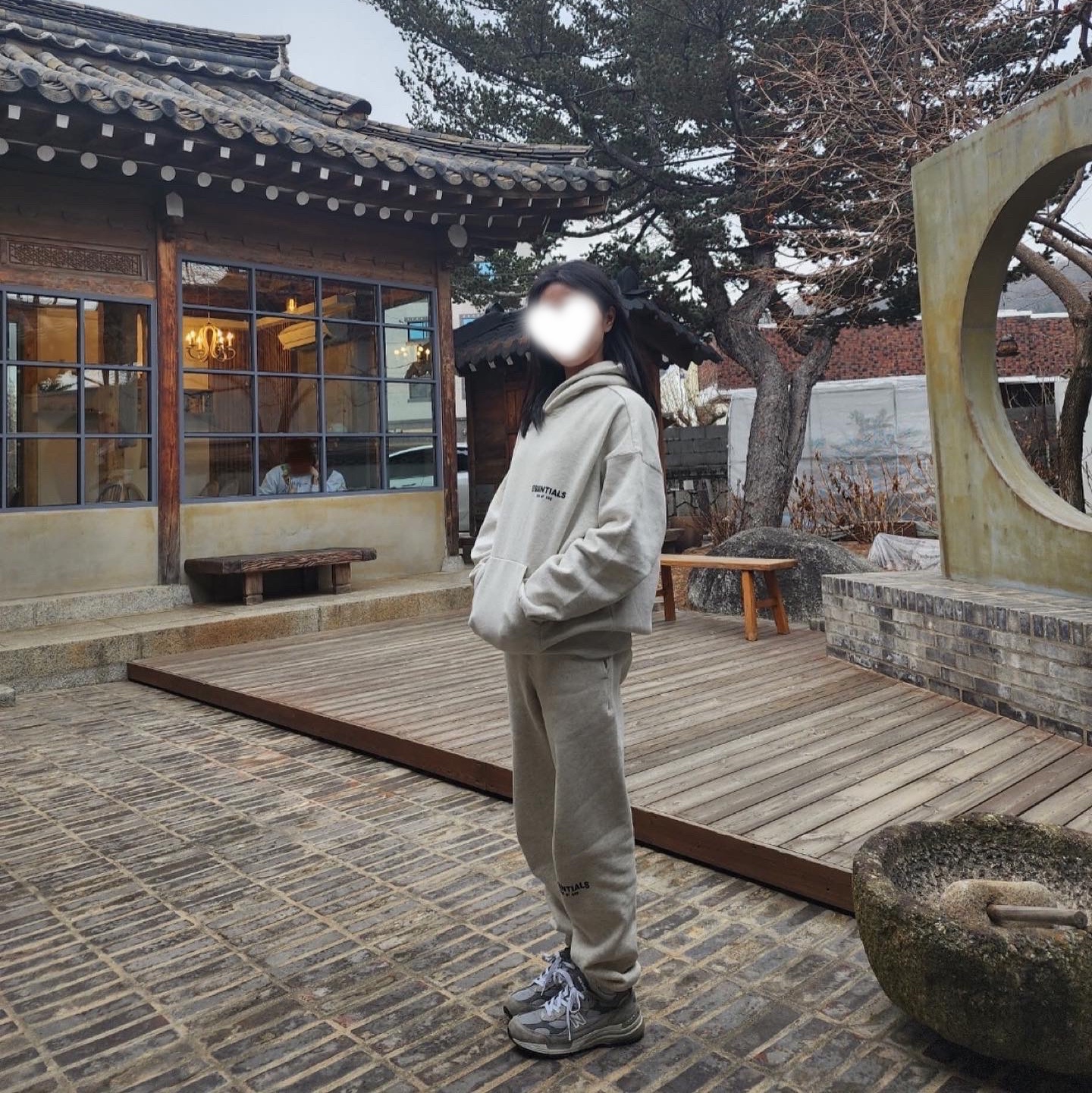 Essentials The Core Collection Hoodie Light Oatmeal, Essentials The Core Collection Sweatpants Light Oatmeal 착용 스타일
