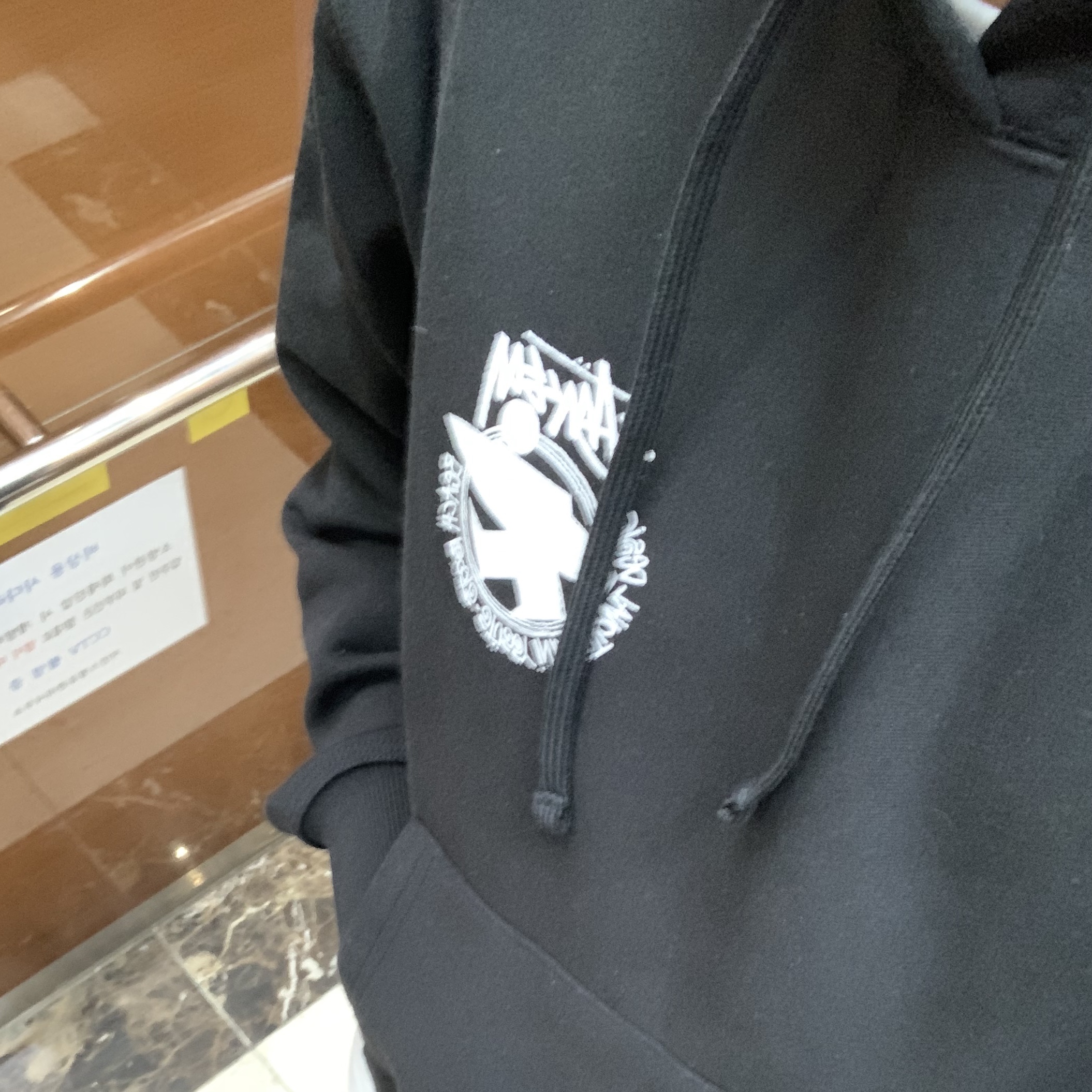 Stussy Beach Roots Hoodie Black 착용 스타일