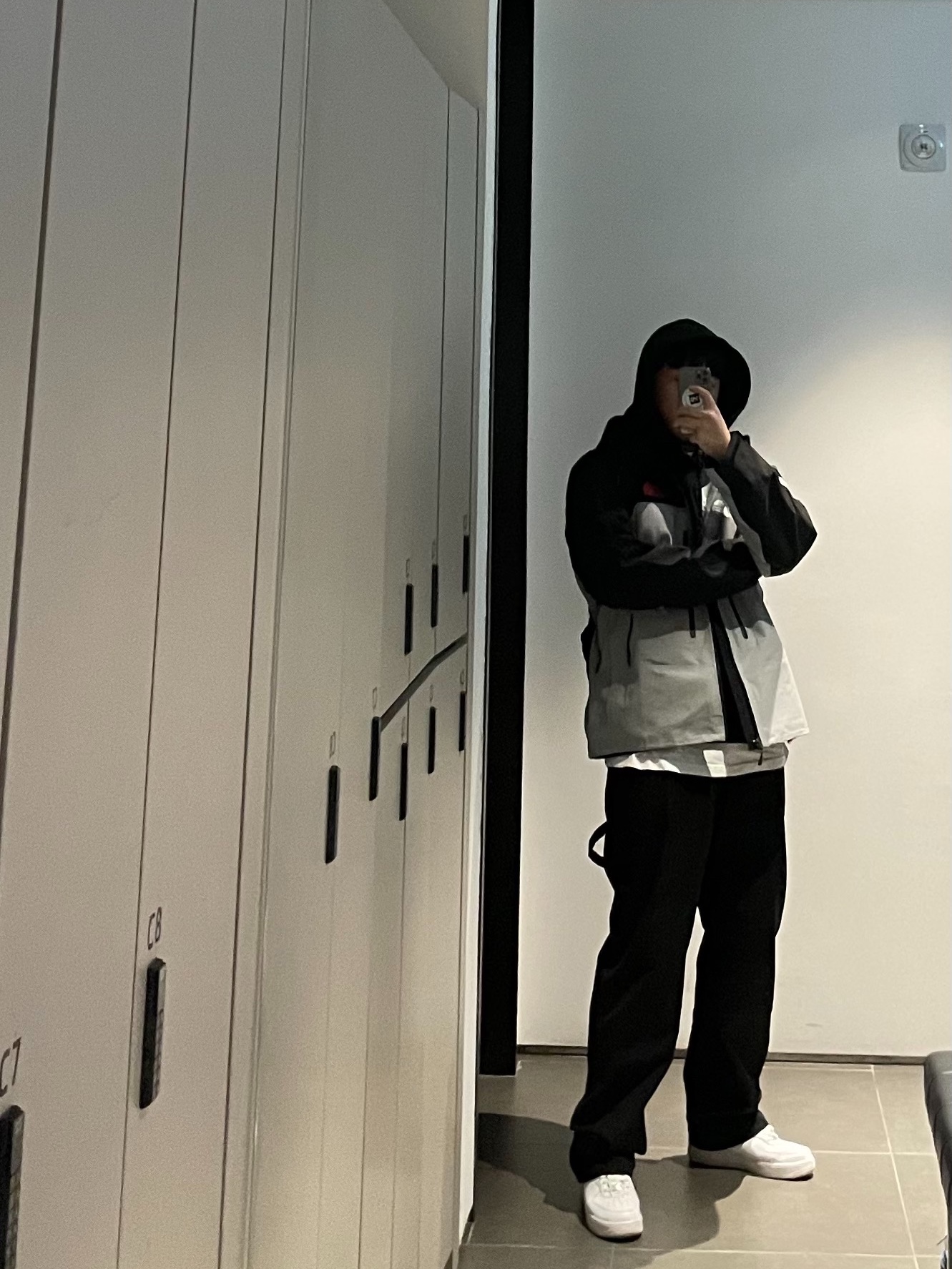 Supreme x The North Face Taped Seam Shell Jacket Grey - 22FW 착용 스타일