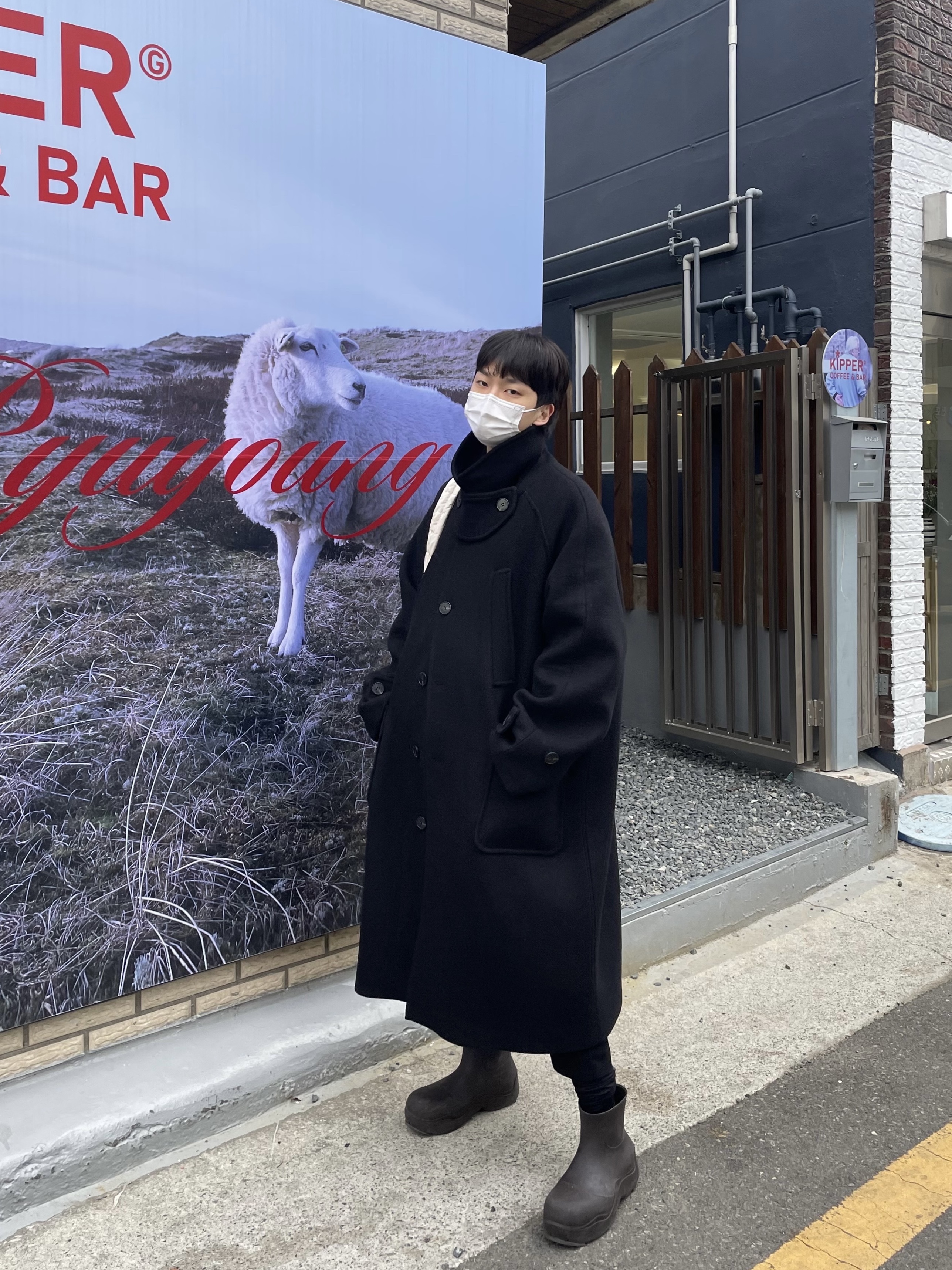 Undermycar Legion.02 Balmacaan Oversized Wool Coat Black, Bottega Veneta Puddle Ankle Boots Fondant 착용 스타일