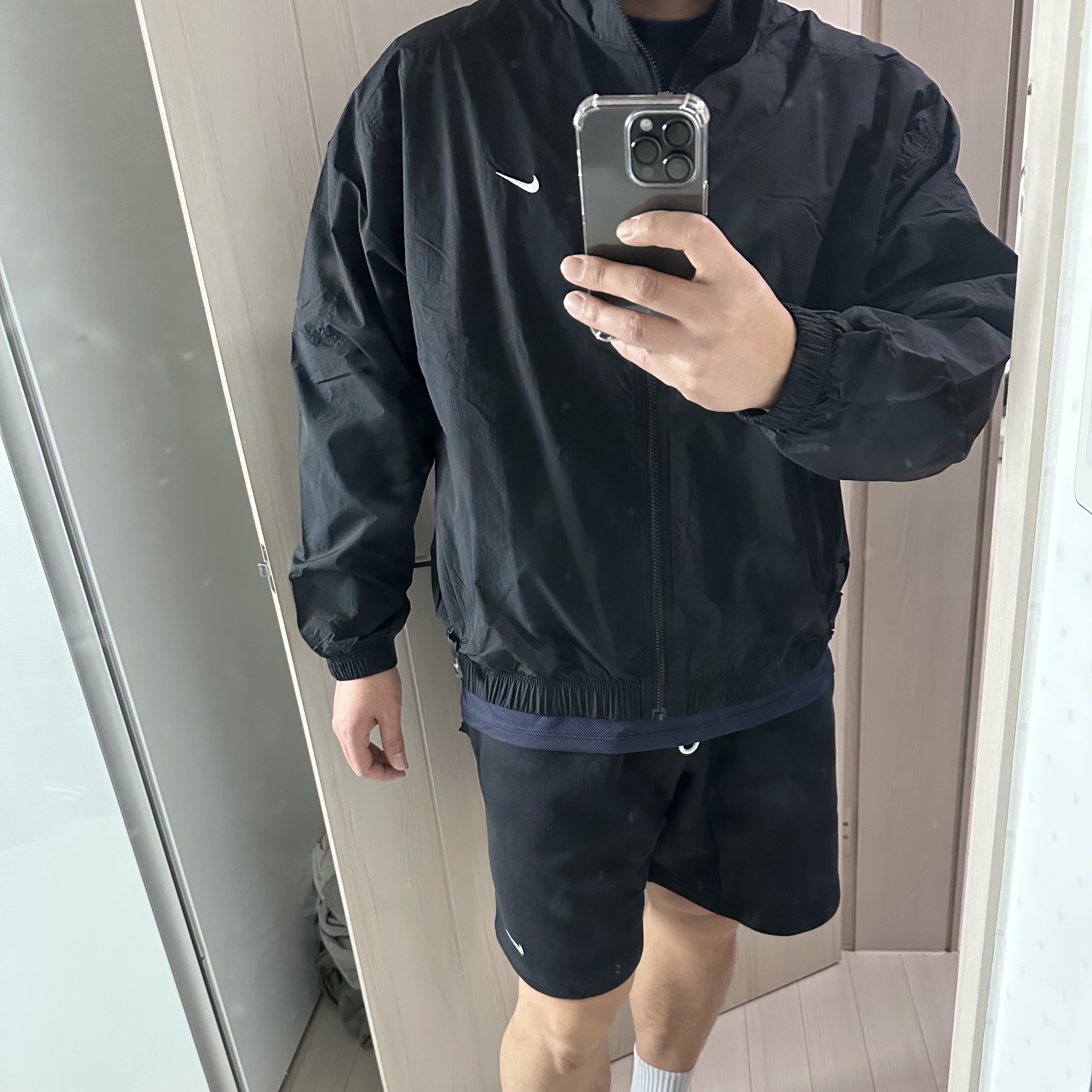 Nike NRG Solo Swoosh Woven Track Jacket Black - Asia, Nike NRG Solo Swoosh Fleece Shorts Black - Asia 착용 스타일