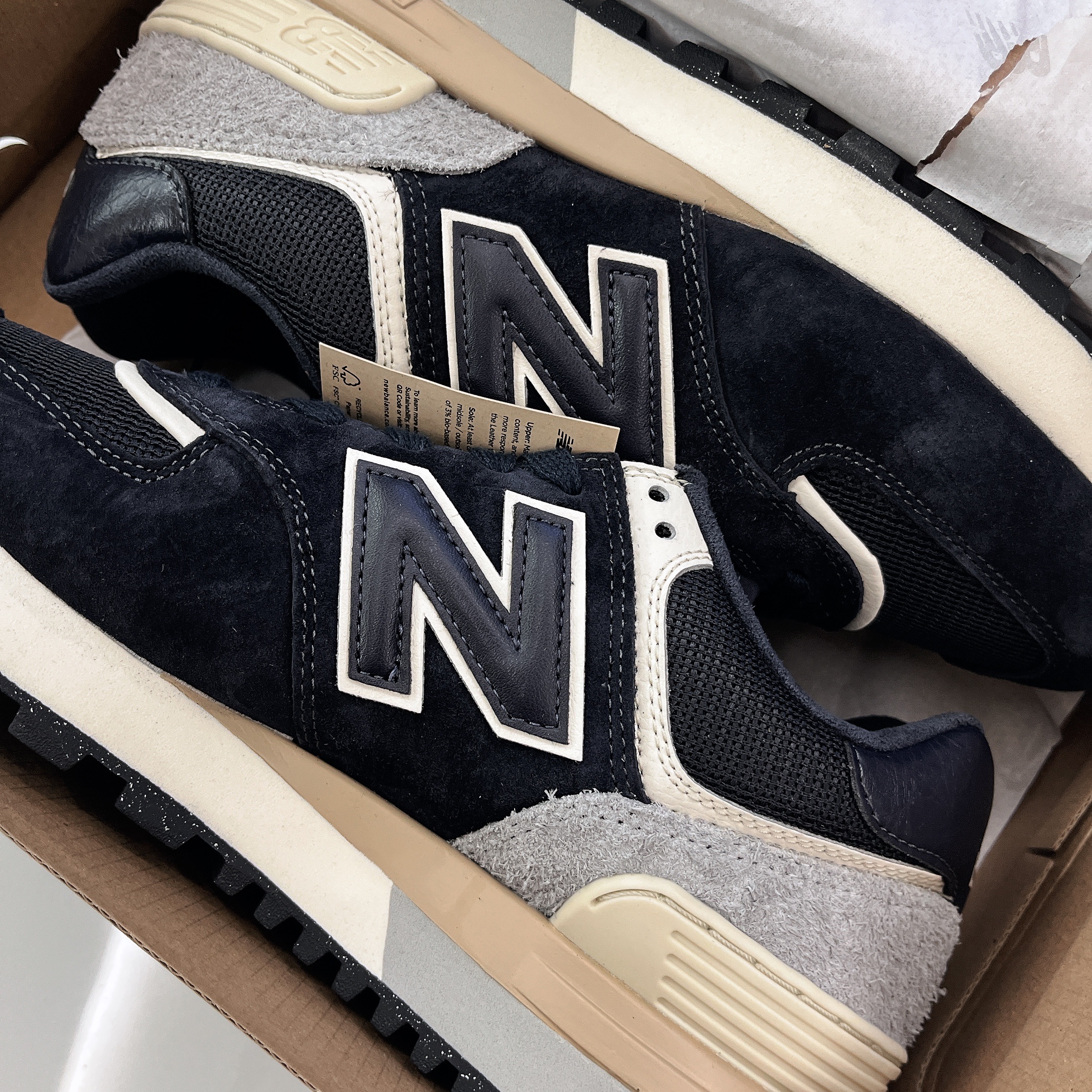 New Balance 574 Legacy Blue Navy 착용 스타일 - 1