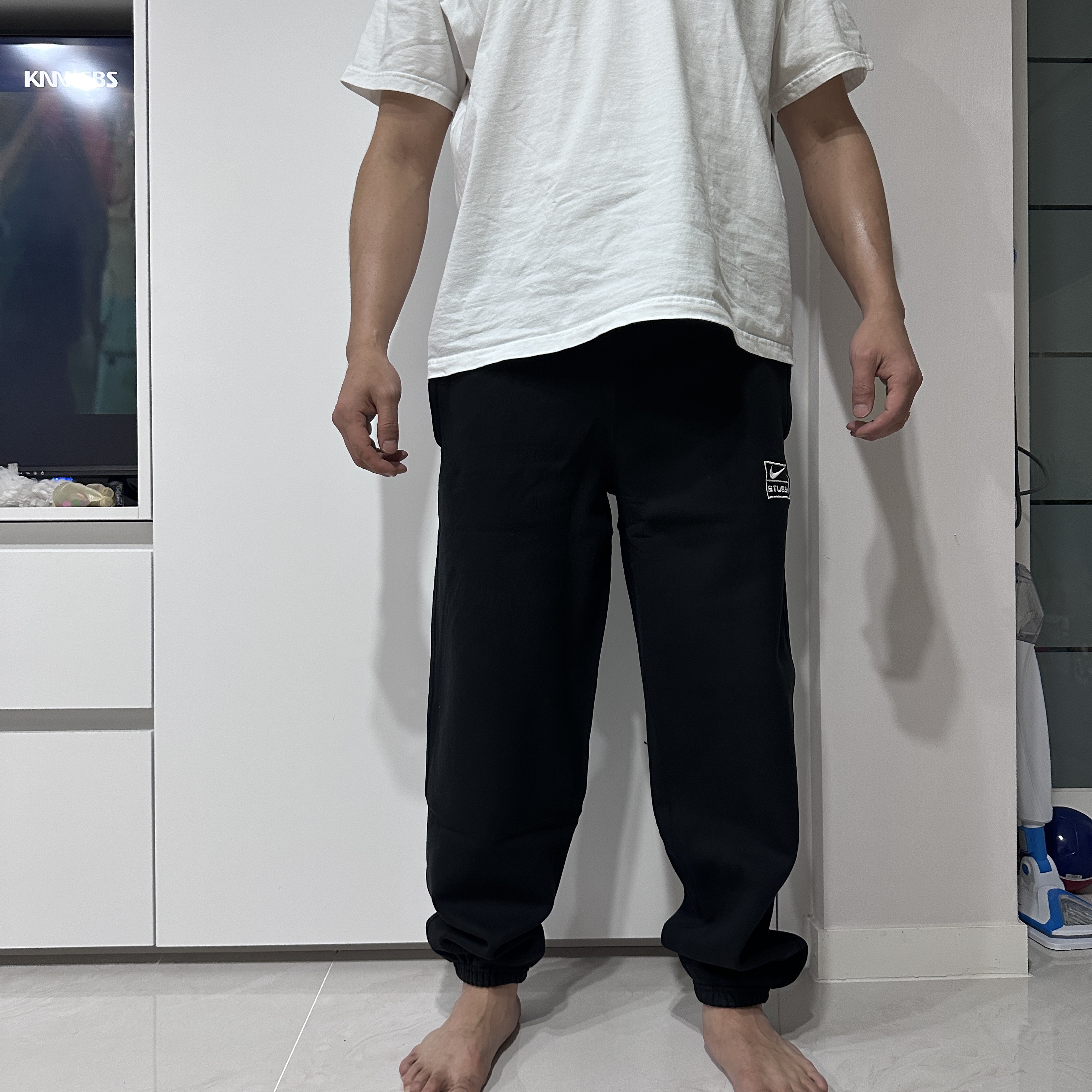 Nike x Stussy NRG Washed Fleece Pants Black (DO5296-010) 착용 스타일 - 2