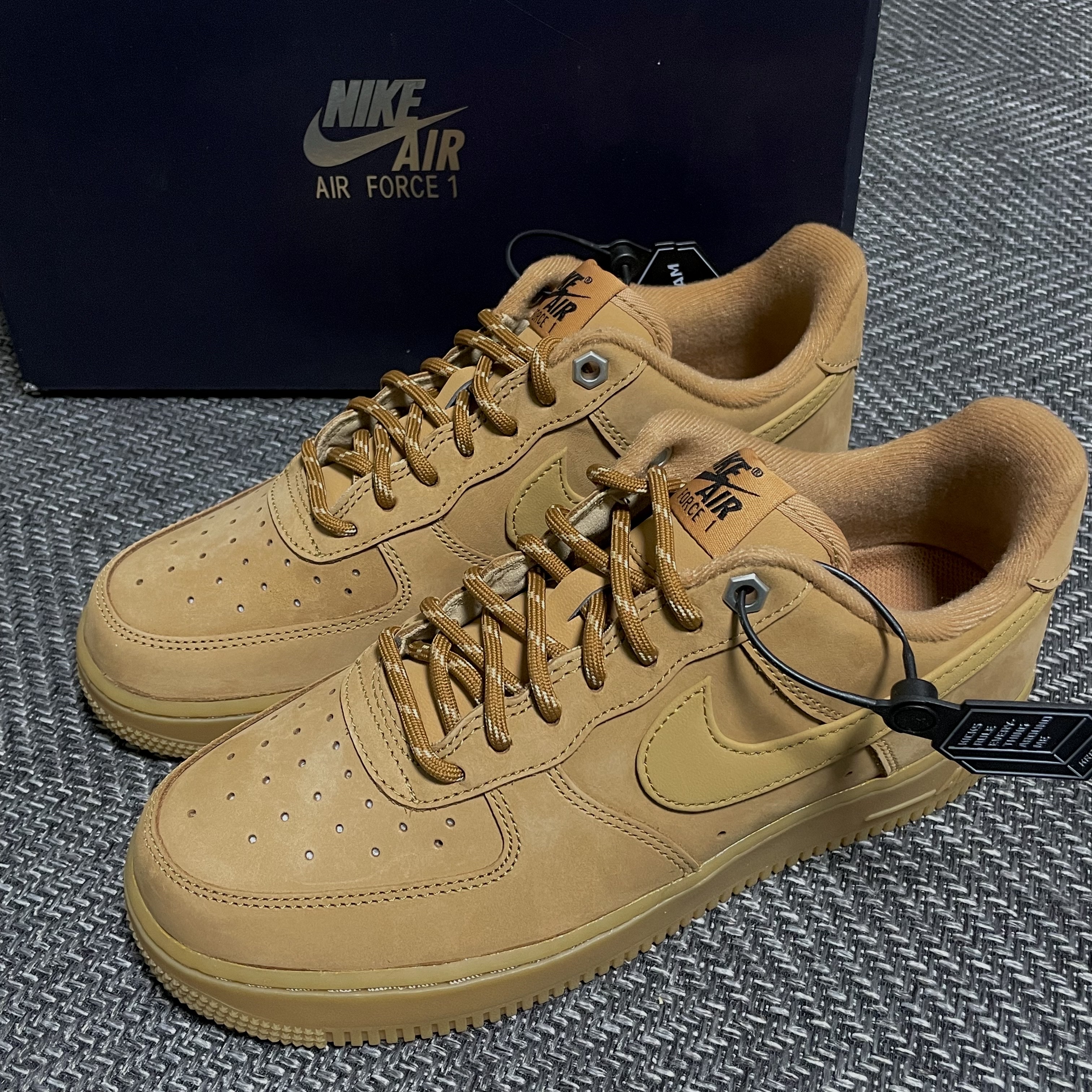 Nike Air Force 1 '07 WB Flax 착용 스타일