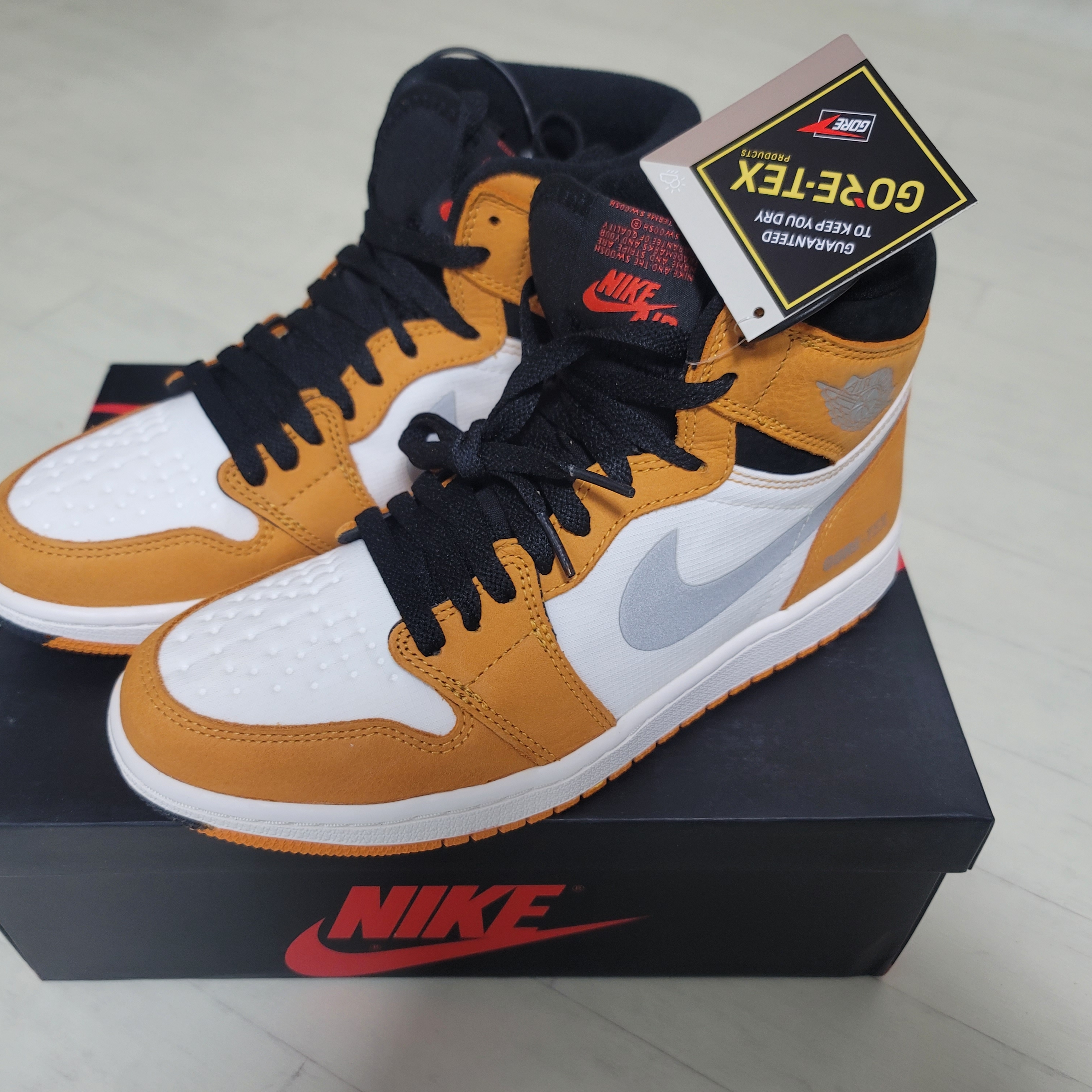 Jordan 1 Element Gore-Tex Light Curry 착용 스타일