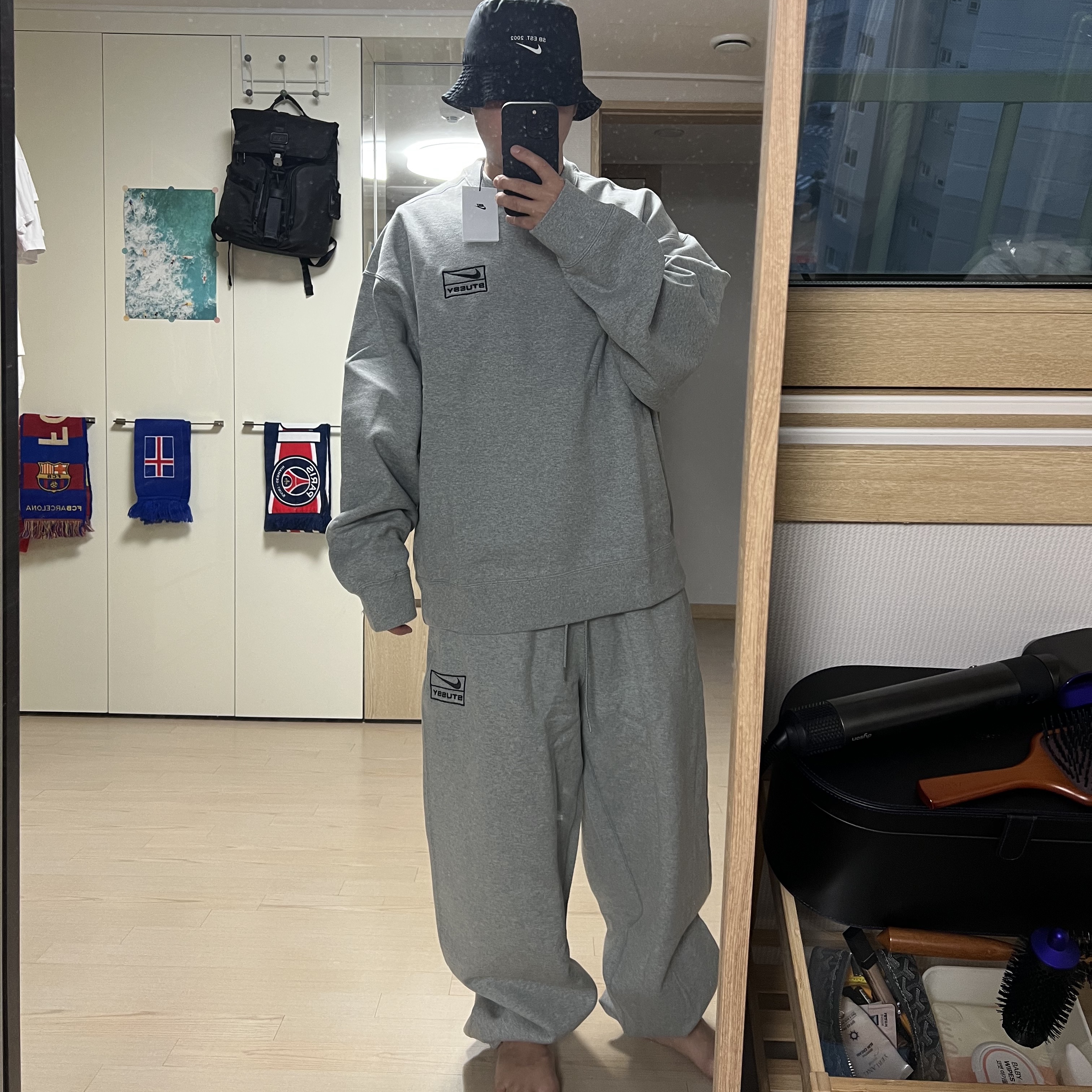 Nike x Stussy NRG Fleece Pants Dark Grey Heather (DO9340-063), Nike x Stussy NRG Fleece Crewneck Dark Grey Heather (DO9337-063) 착용 스타일 - 2