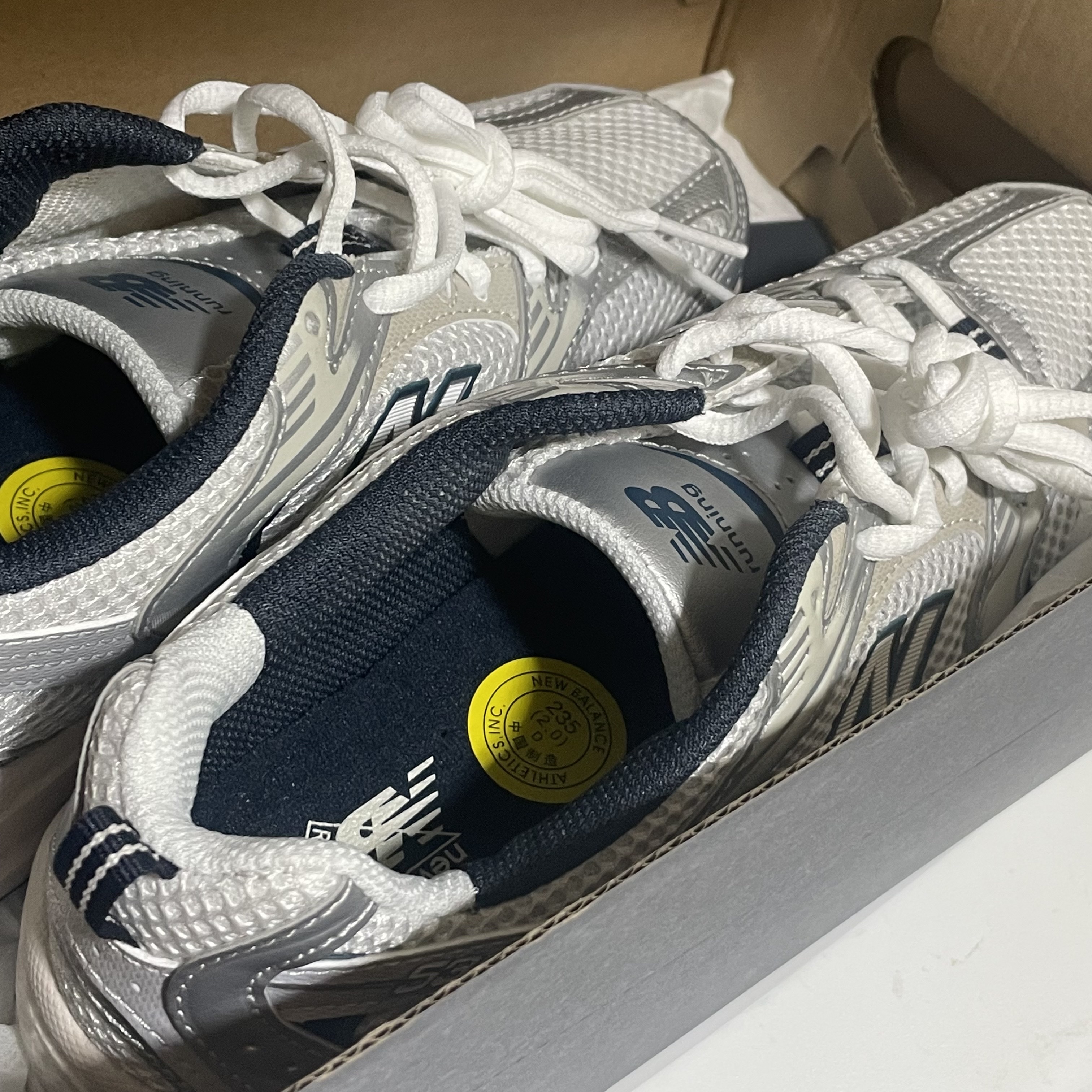 New Balance 530 Steel Grey 착용 스타일