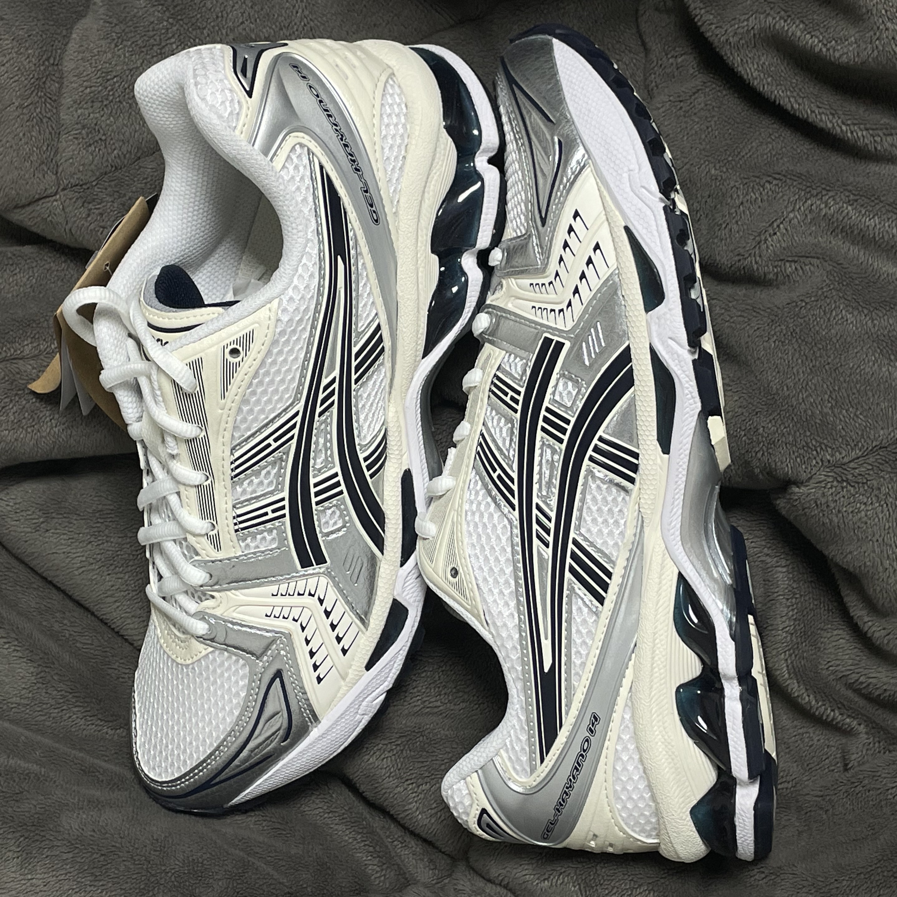 (W) Asics Gel-Kayano 14 White Midnight 착용 스타일