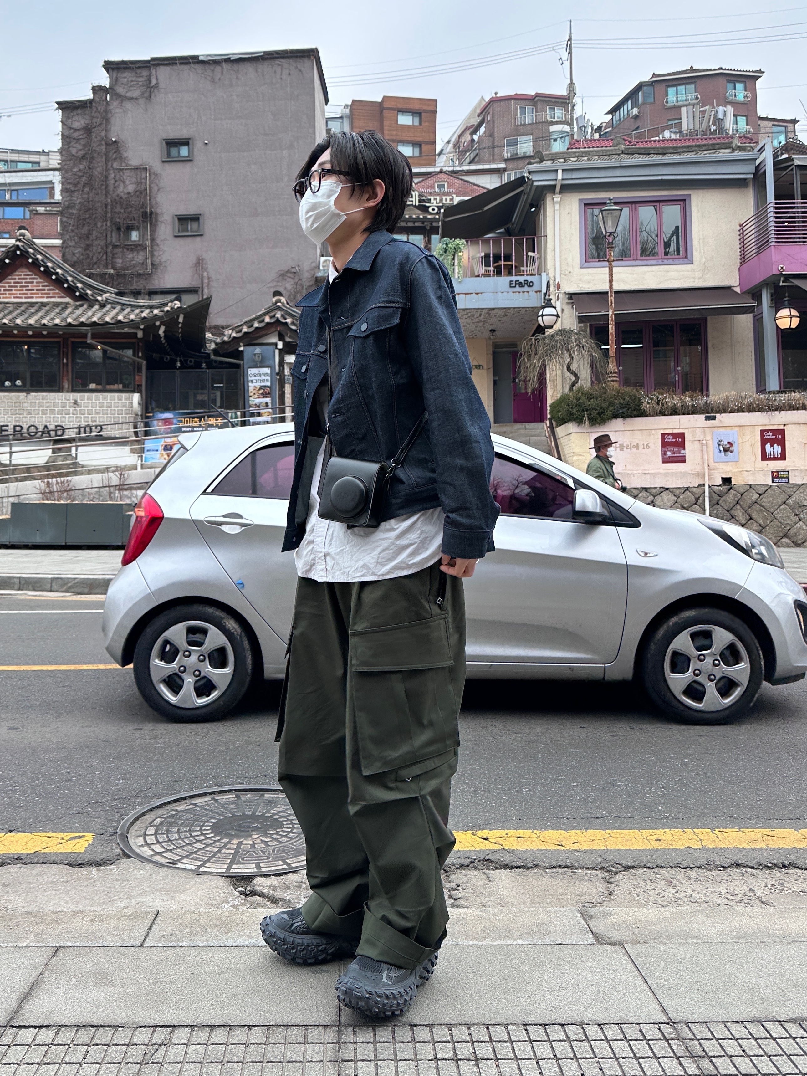 Balenciaga Defender Sneakers Black 착용 스타일 - 1