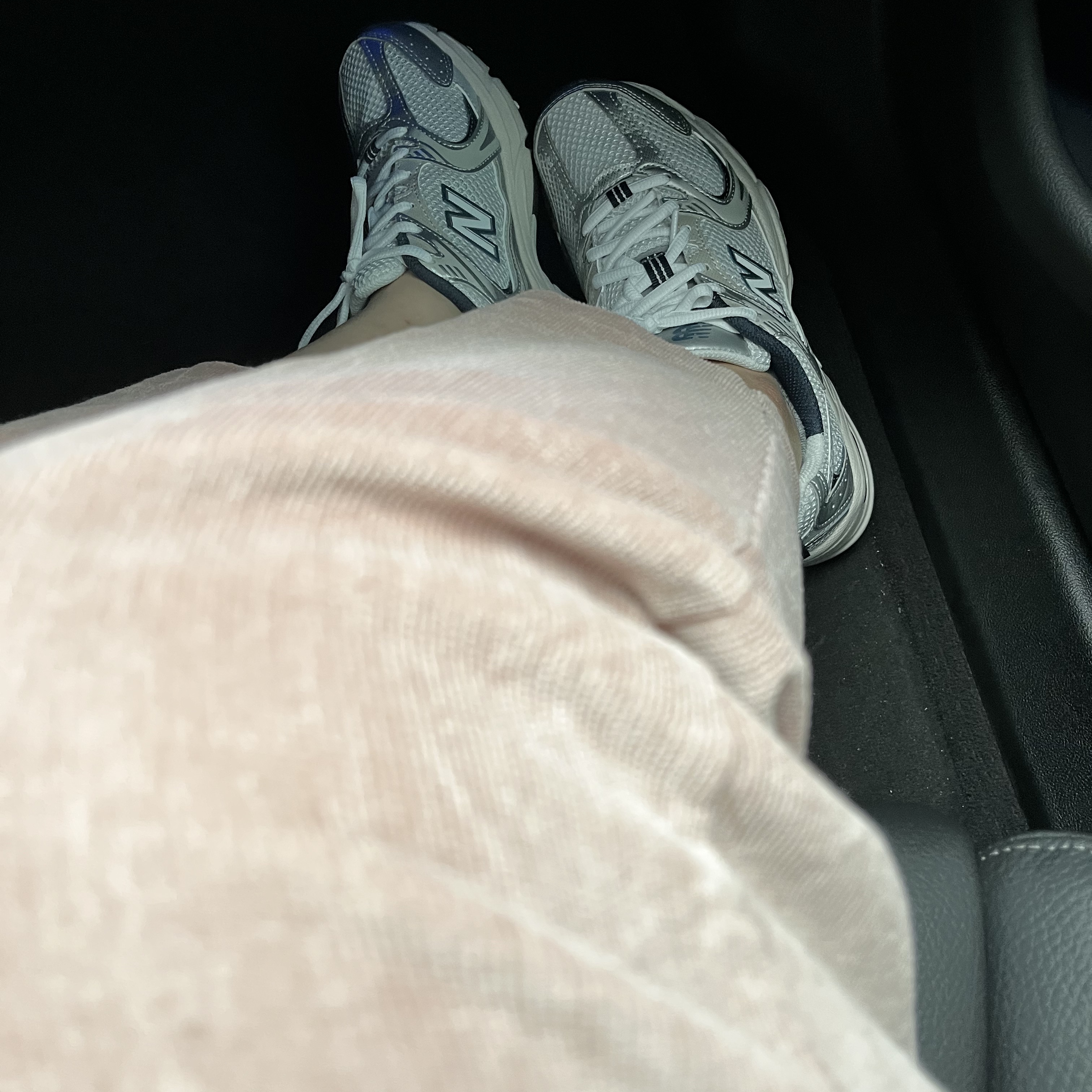 New Balance 530 Steel Grey 착용 스타일