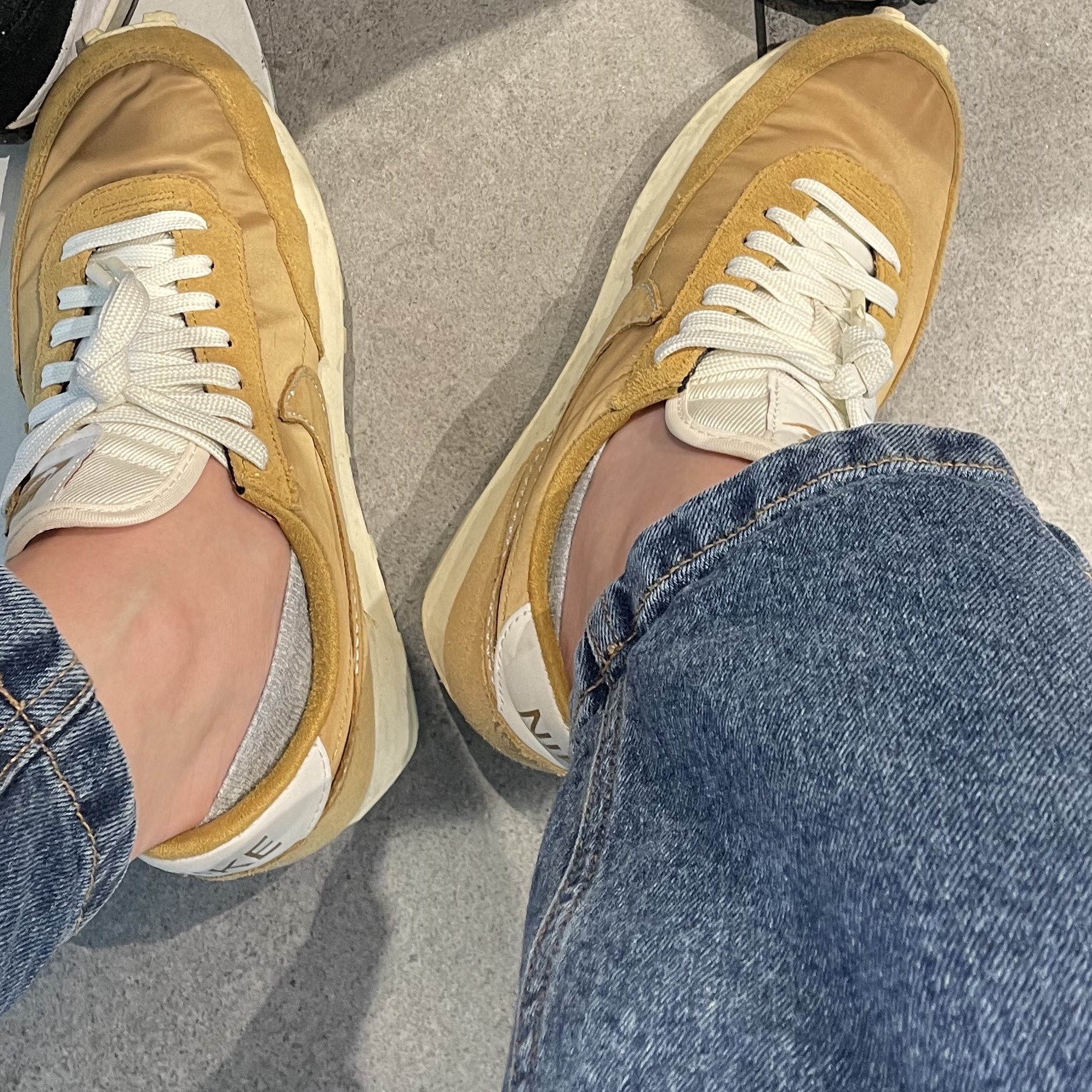 (W) Nike Daybreak Wheat Pale Ivory 착용 스타일