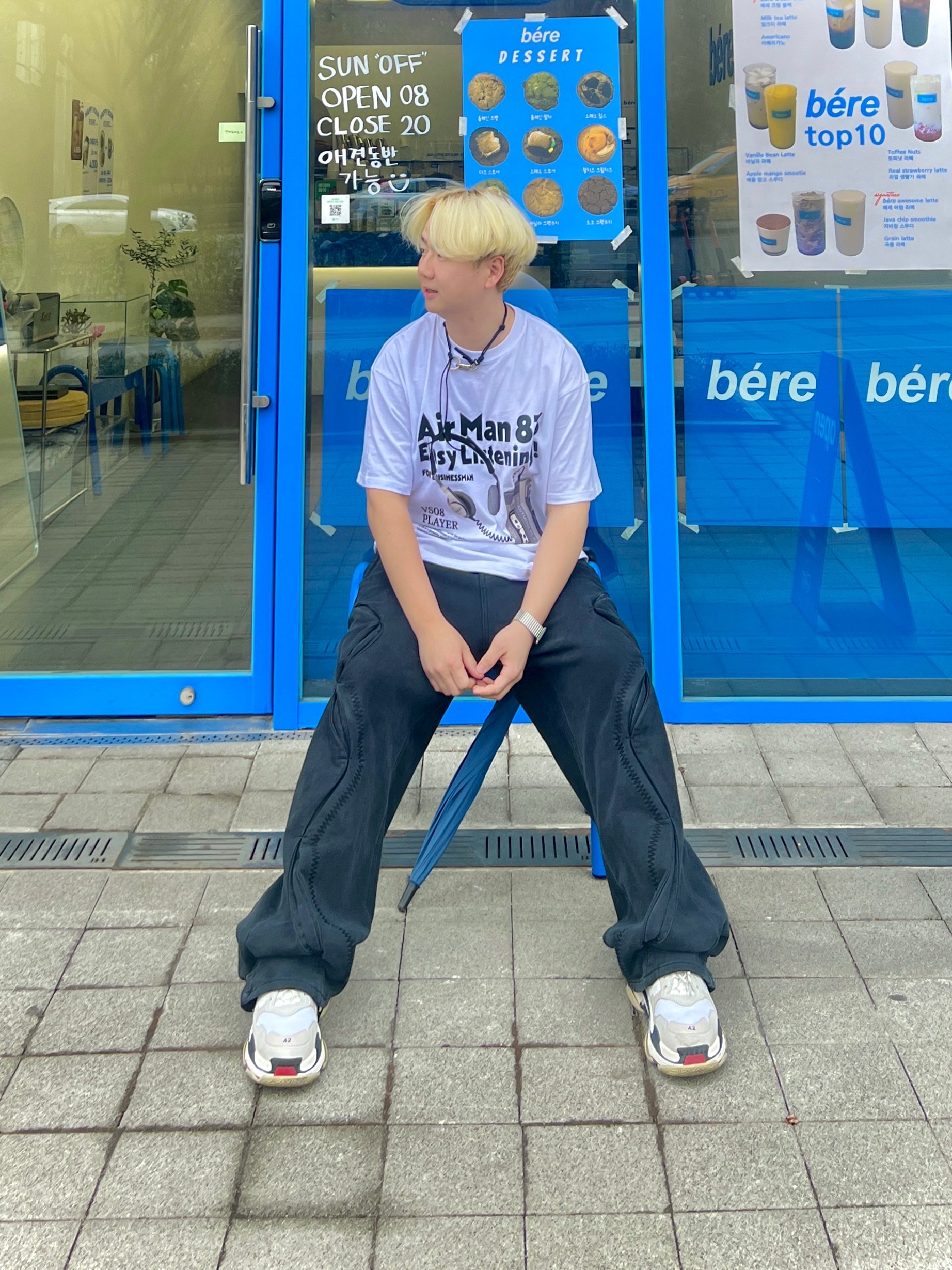 Balenciaga Triple S White Black Red 2019, Our Legacy Ladon Leather Keychain Black 착용 스타일 - 3