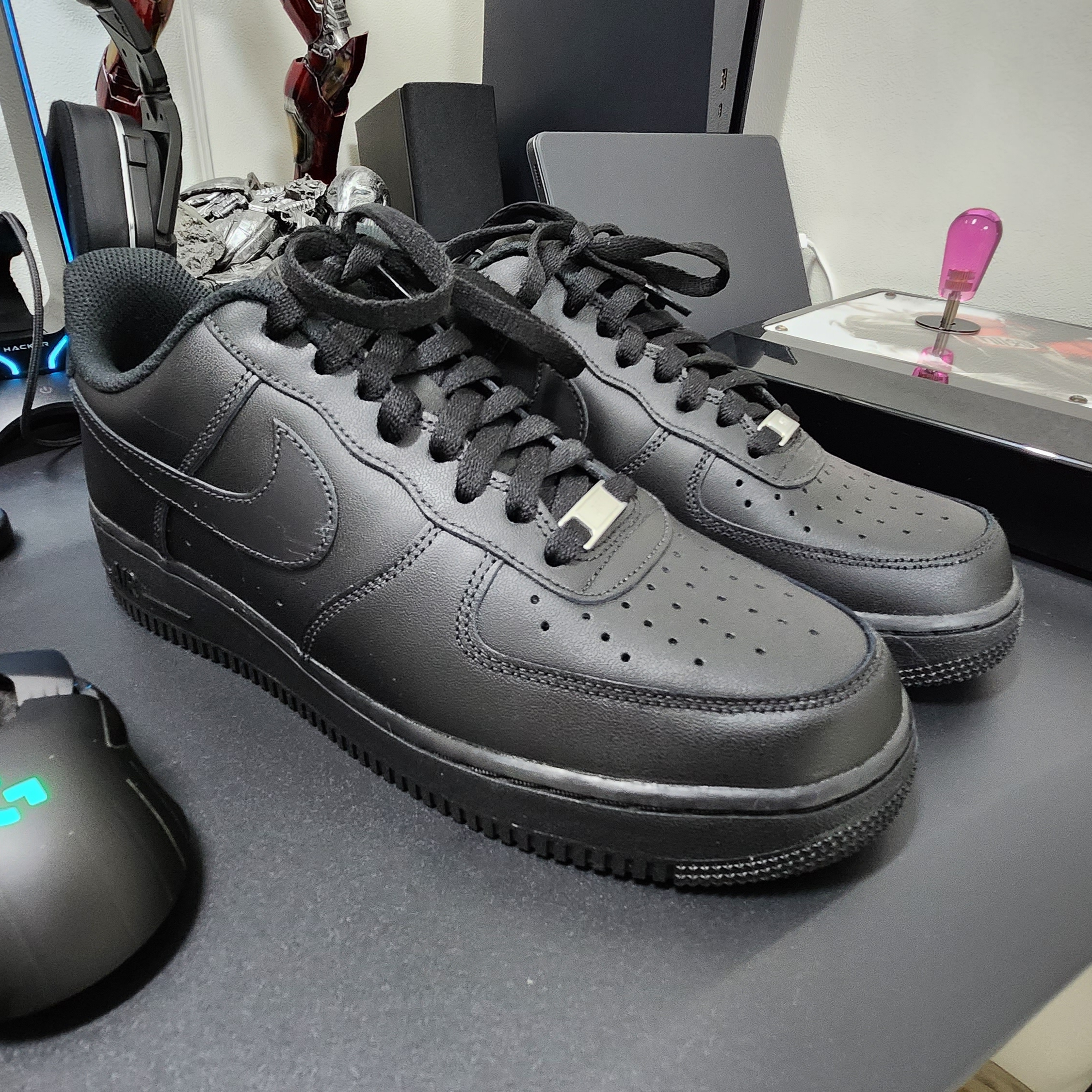 Nike Air Force 1 '07 Low Triple Black 착용 스타일