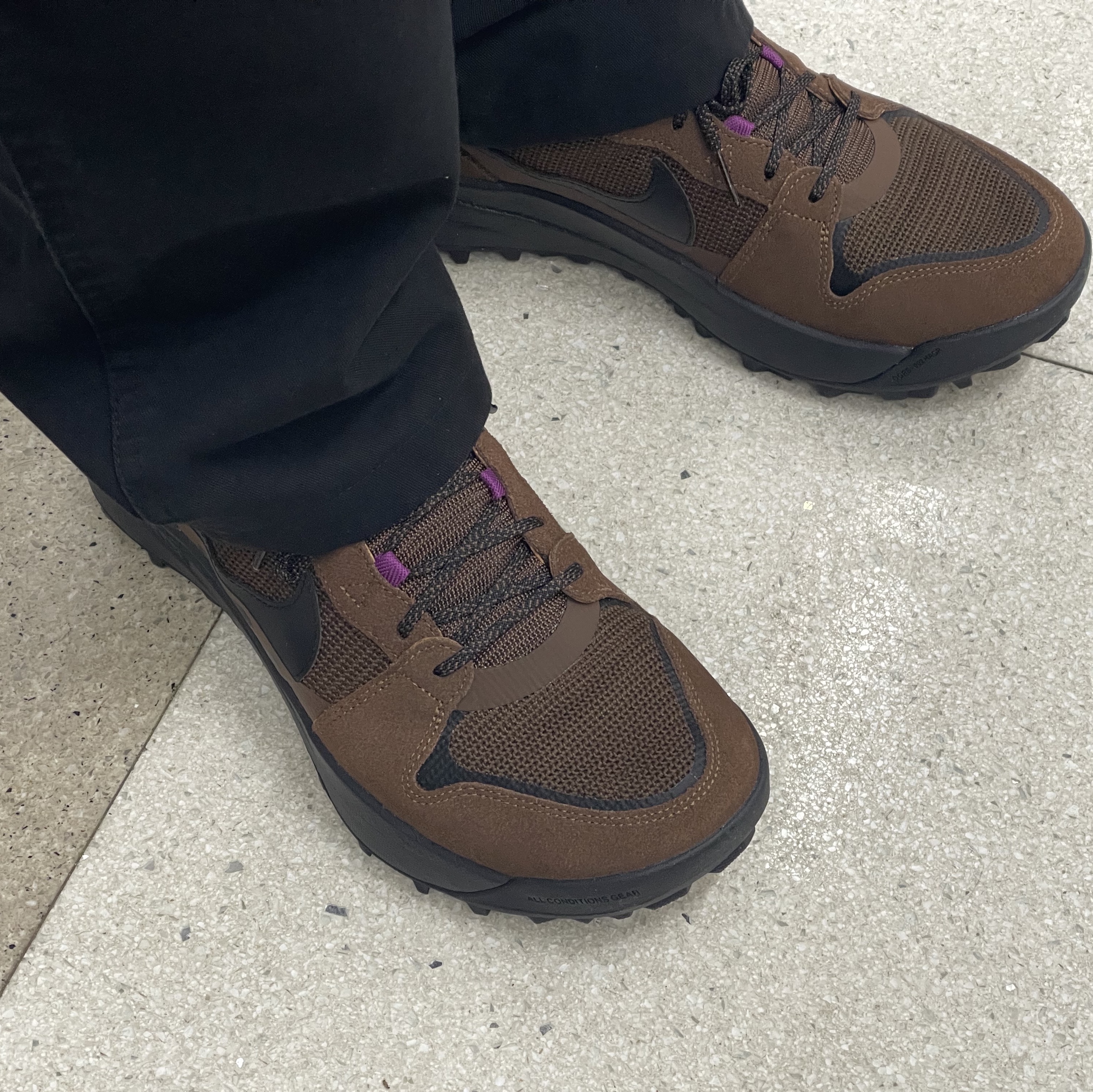 Nike ACG Lowcate Cacao Wow 착용 스타일