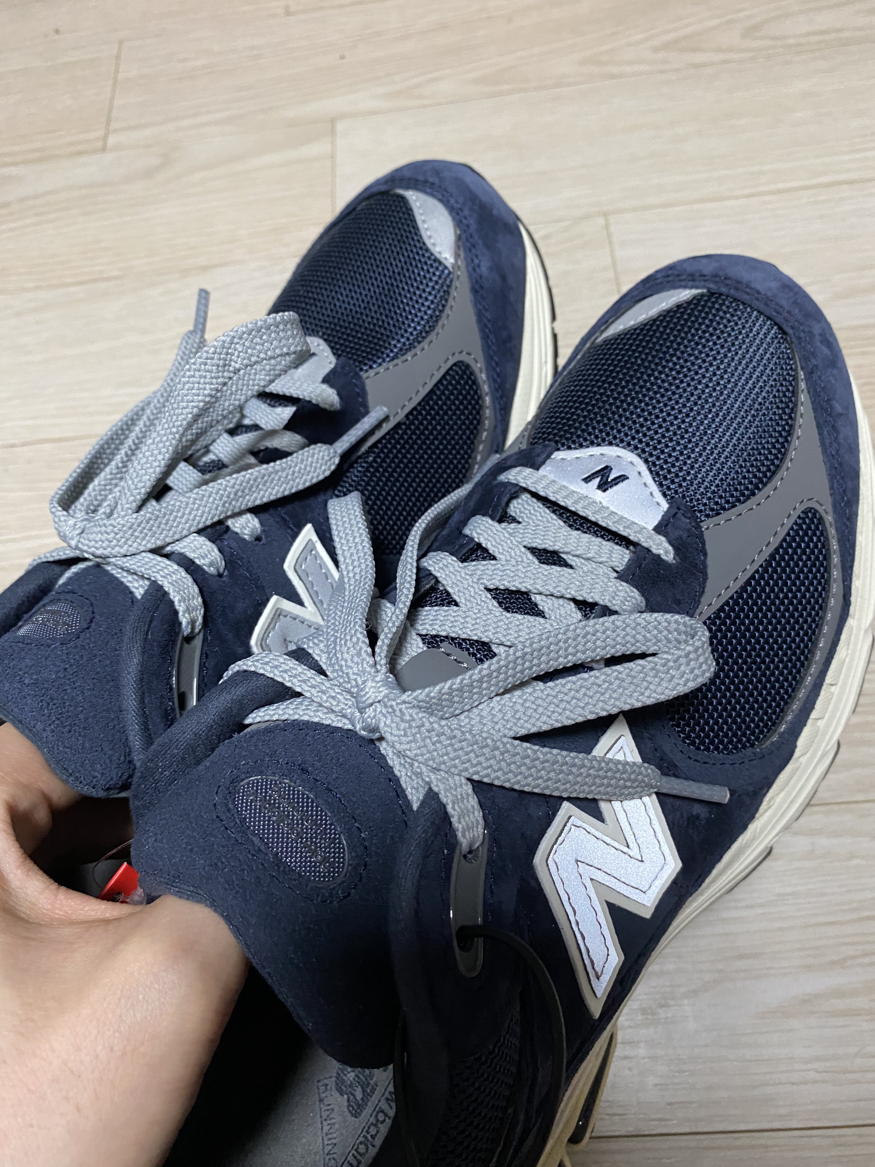 New Balance 2002R Eclipse Castlerock 착용 스타일 - 2
