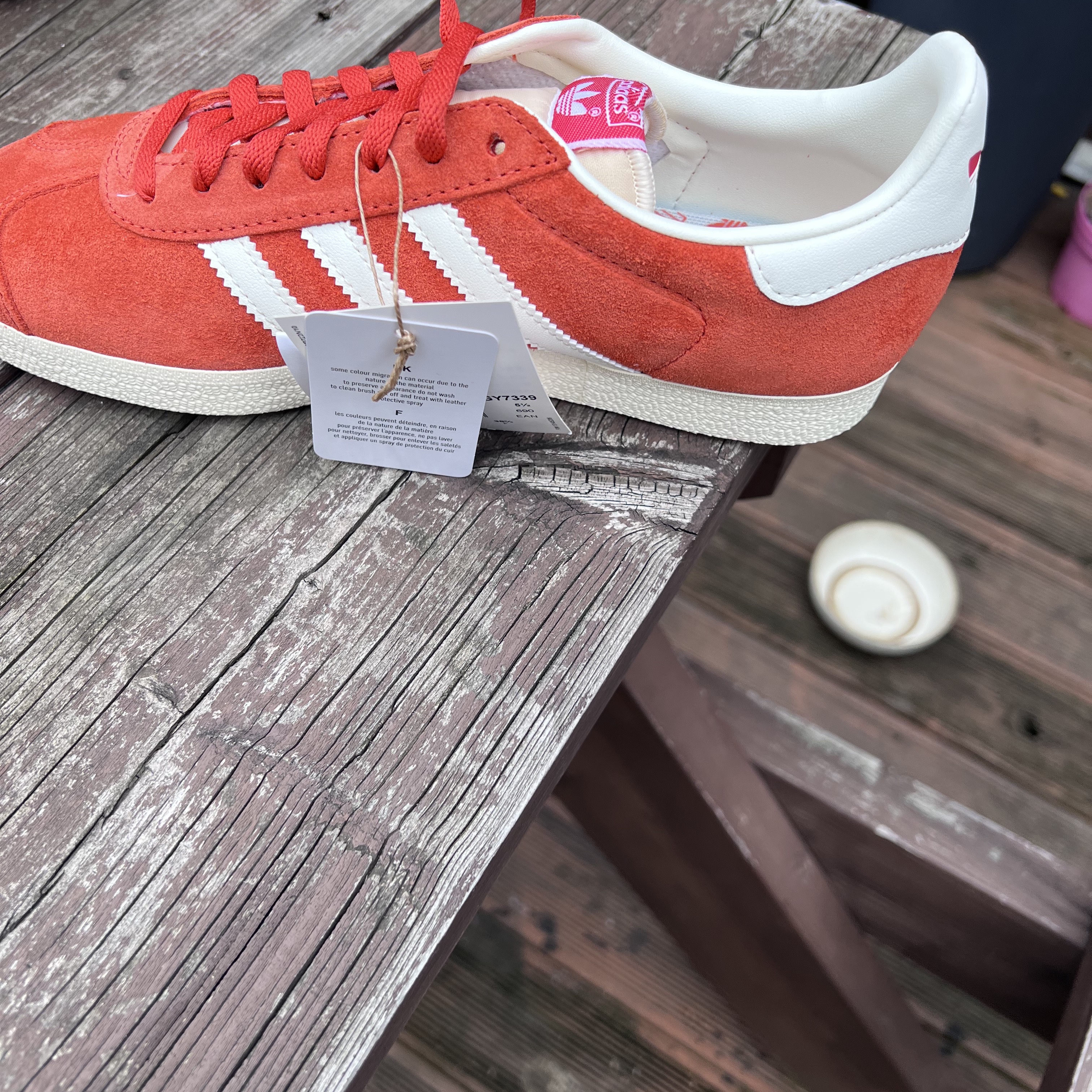 Adidas Gazelle Preloved Red Off White 착용 스타일 - 2