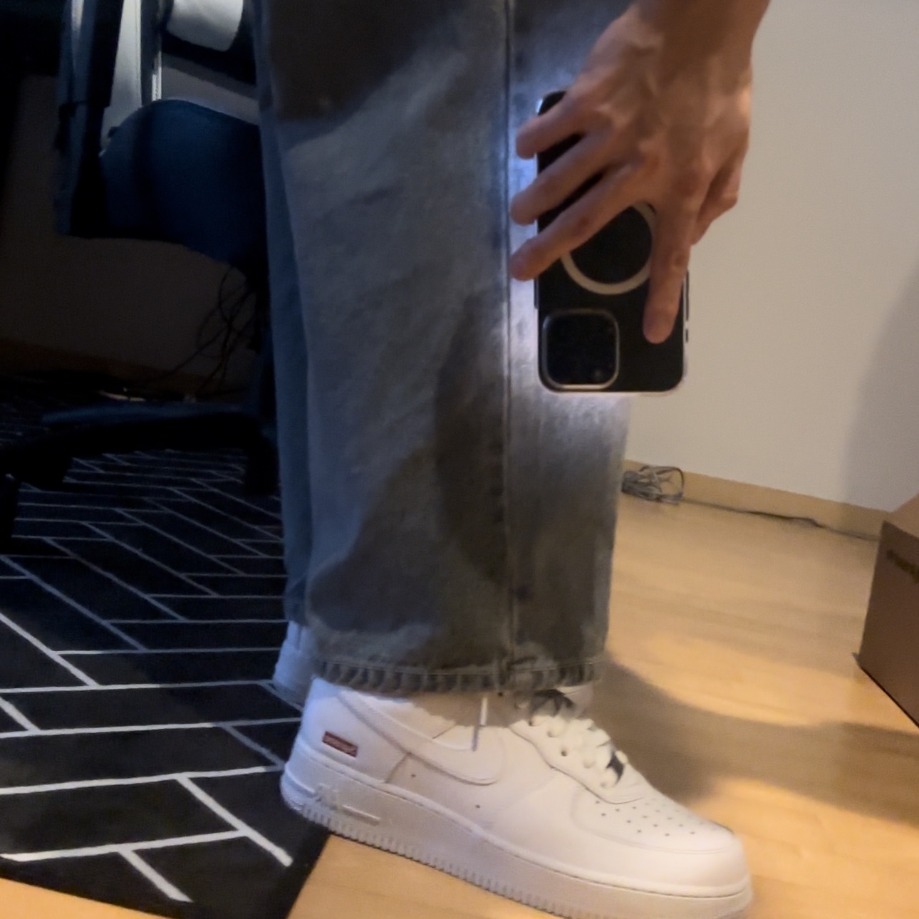 Nike x Supreme Air Force 1 Low White 착용 스타일 - 2