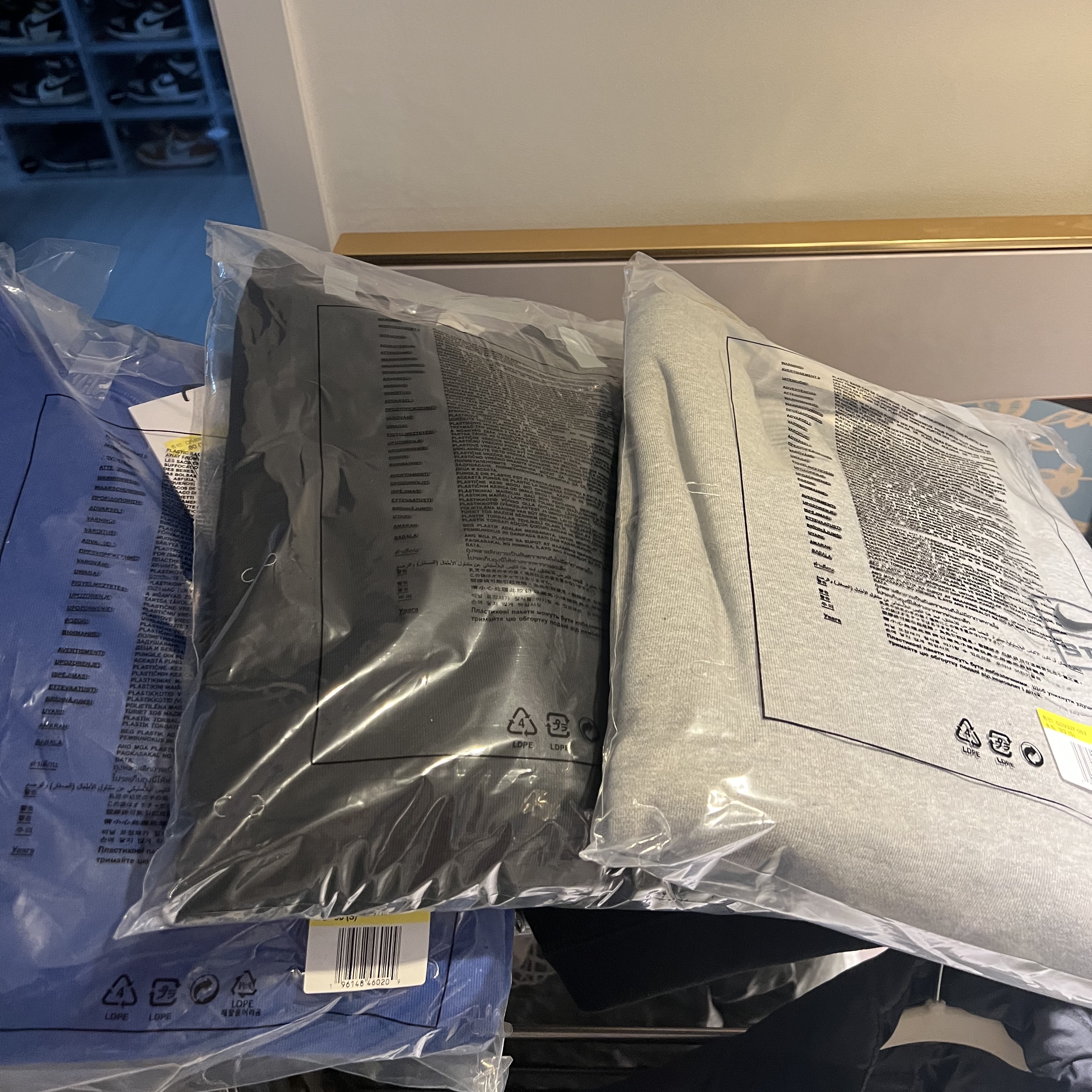 Nike x Stussy NRG Fleece Pants Dark Grey Heather (DO9340-063), Nike x Stussy NRG Fleece Crewneck Dark Grey Heather (DO9337-063) 착용 스타일 - 1