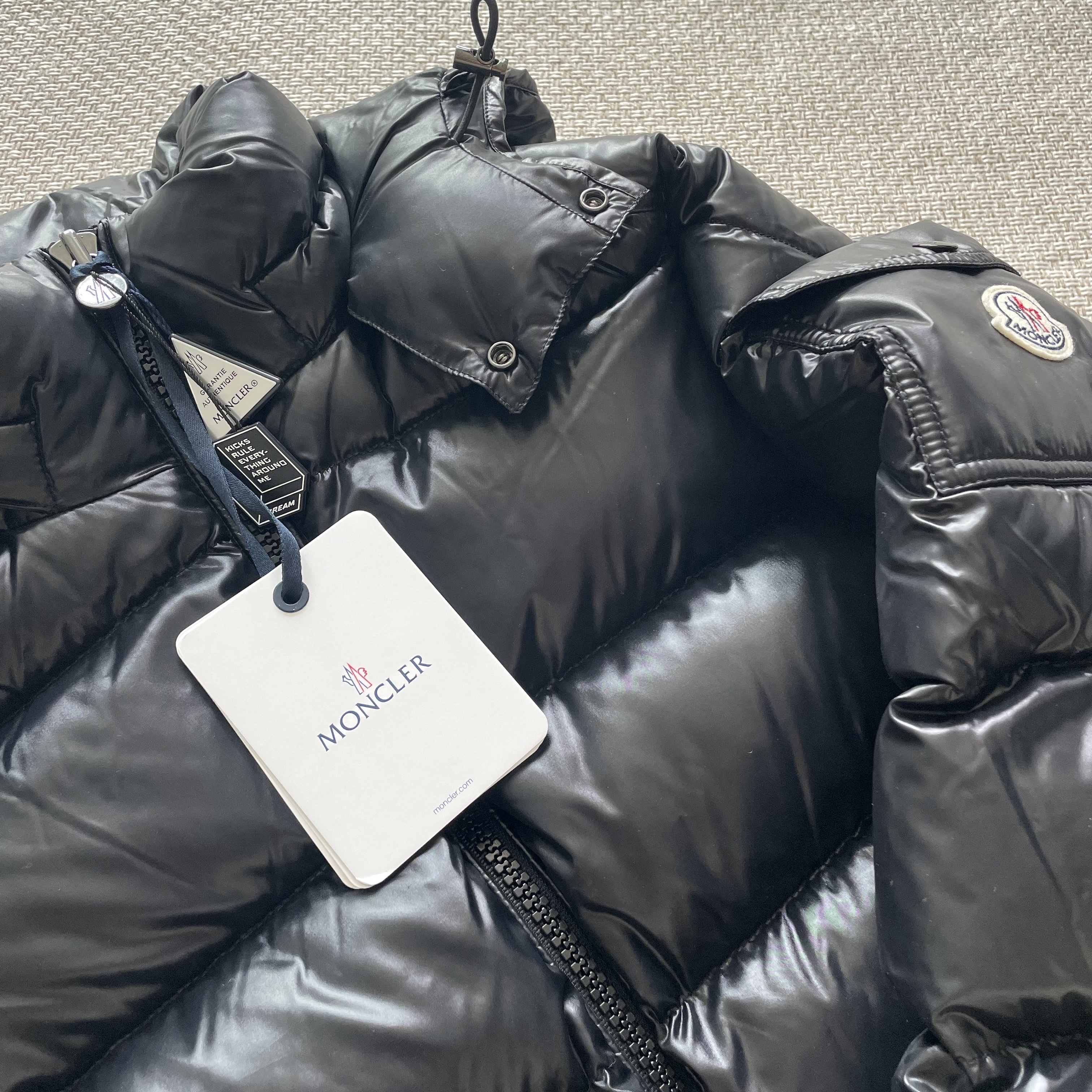 Moncler Maya Short Down Jacket Black - 22FW 착용 스타일