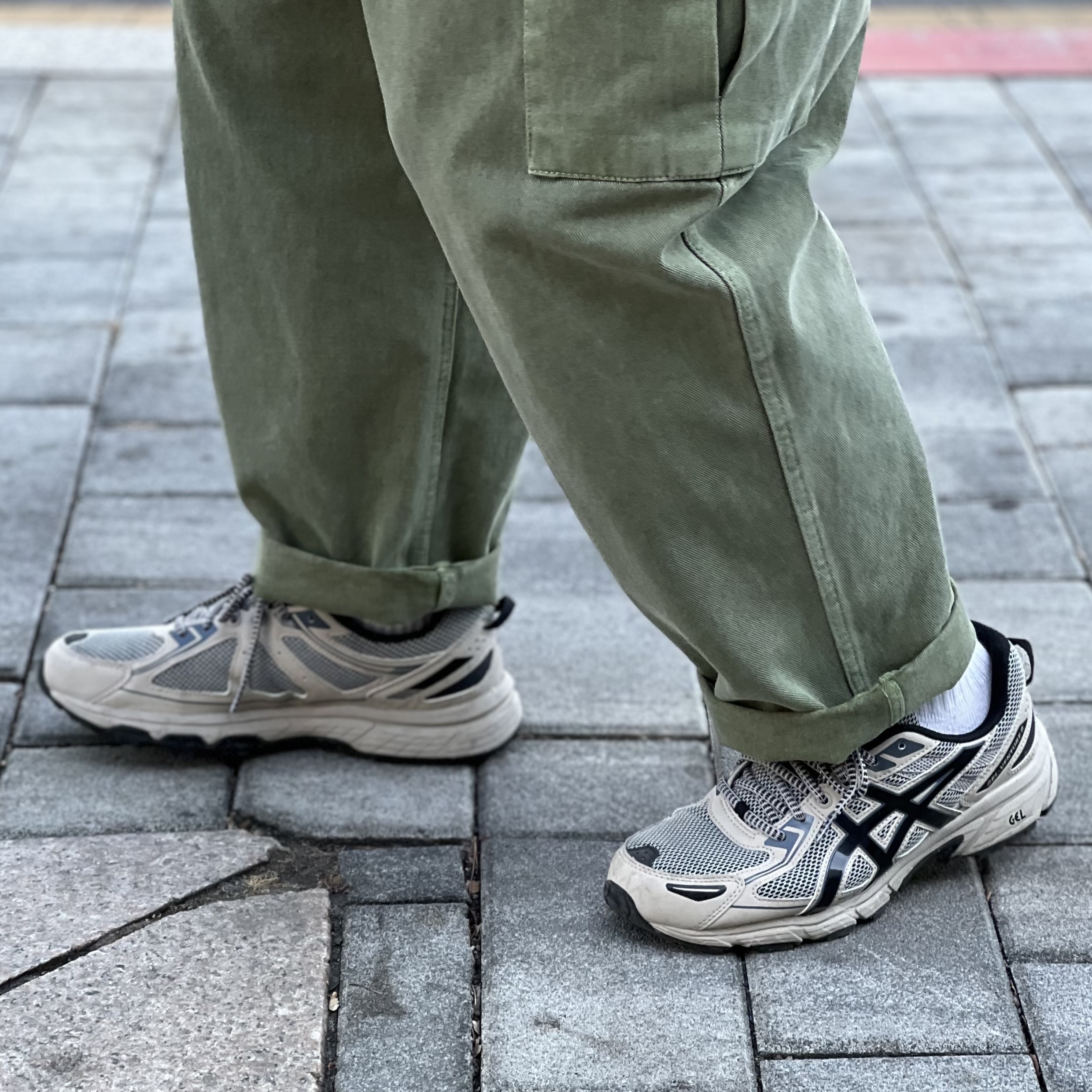 Asics Gel-Venture 6 Feather Grey Black 착용 스타일 - 2