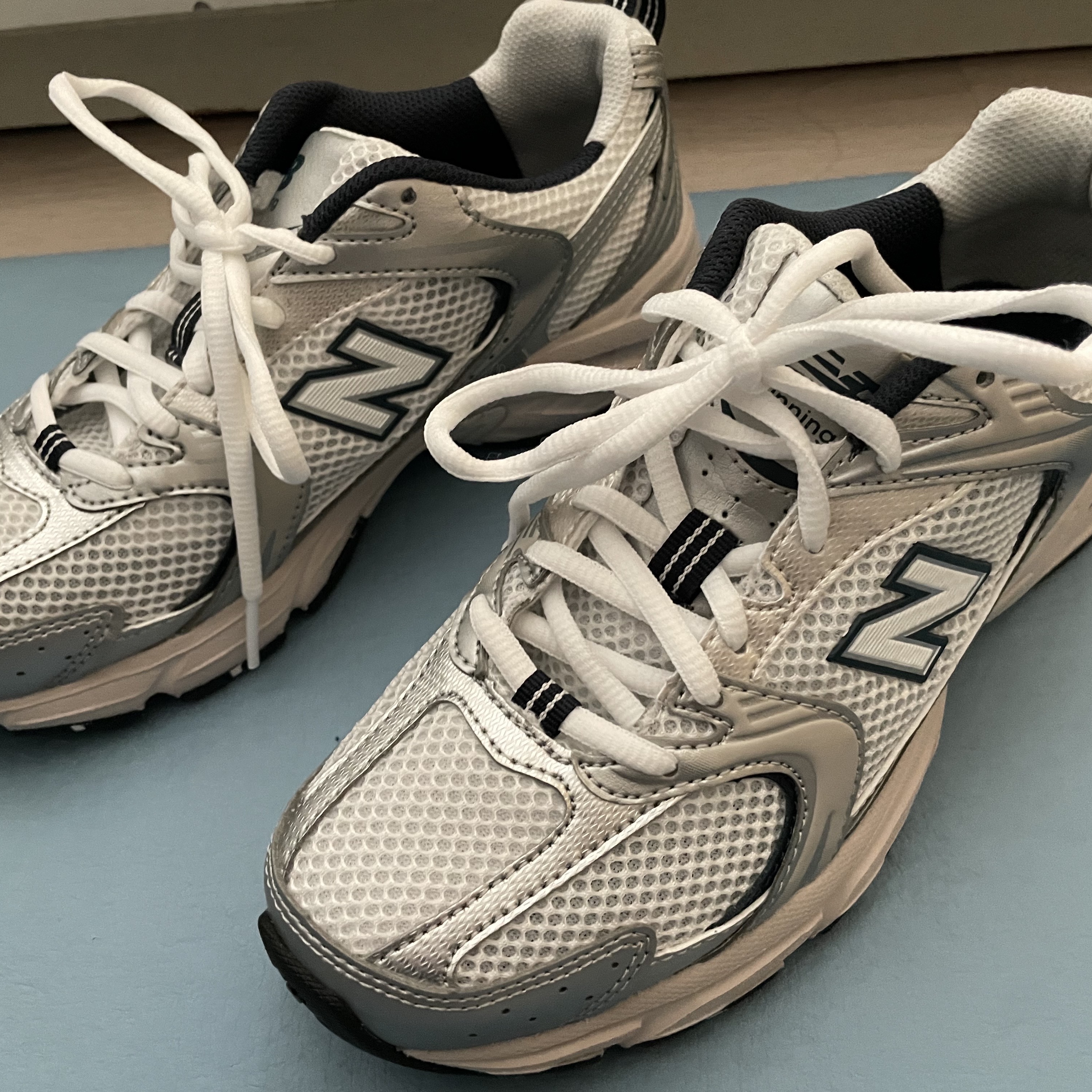 New Balance 530 Steel Grey 착용 스타일