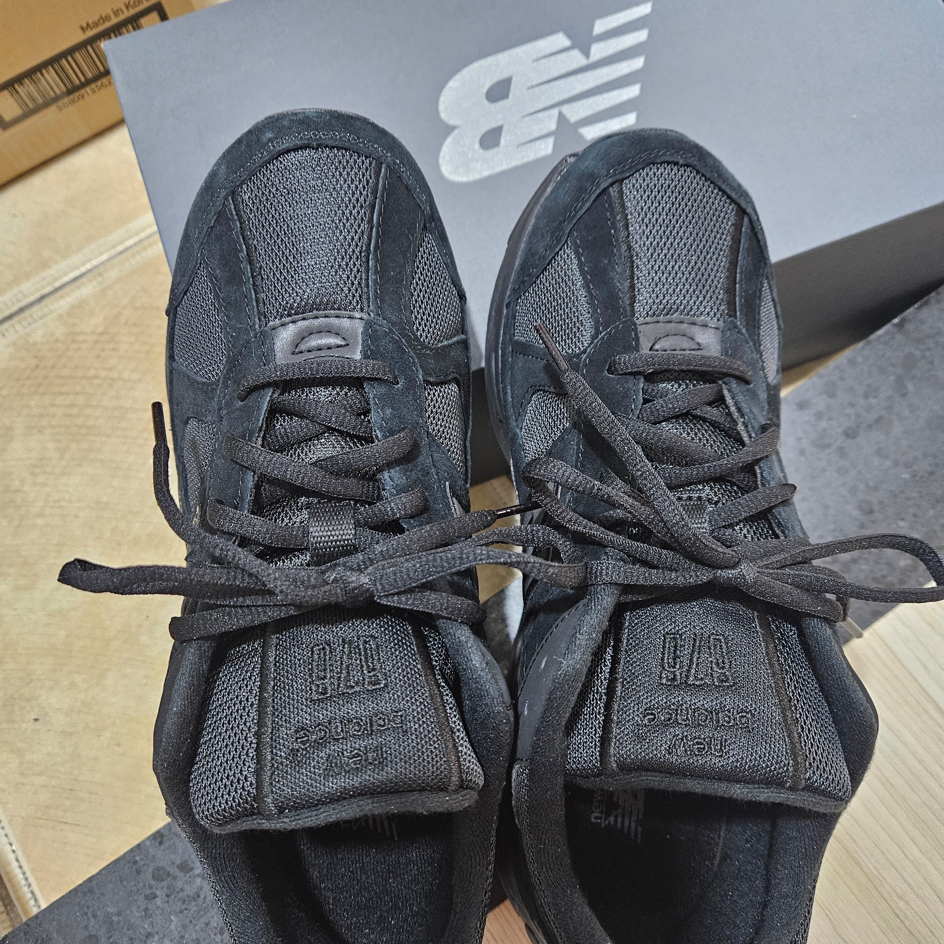 New Balance 878 Triple Black 착용 스타일 - 2