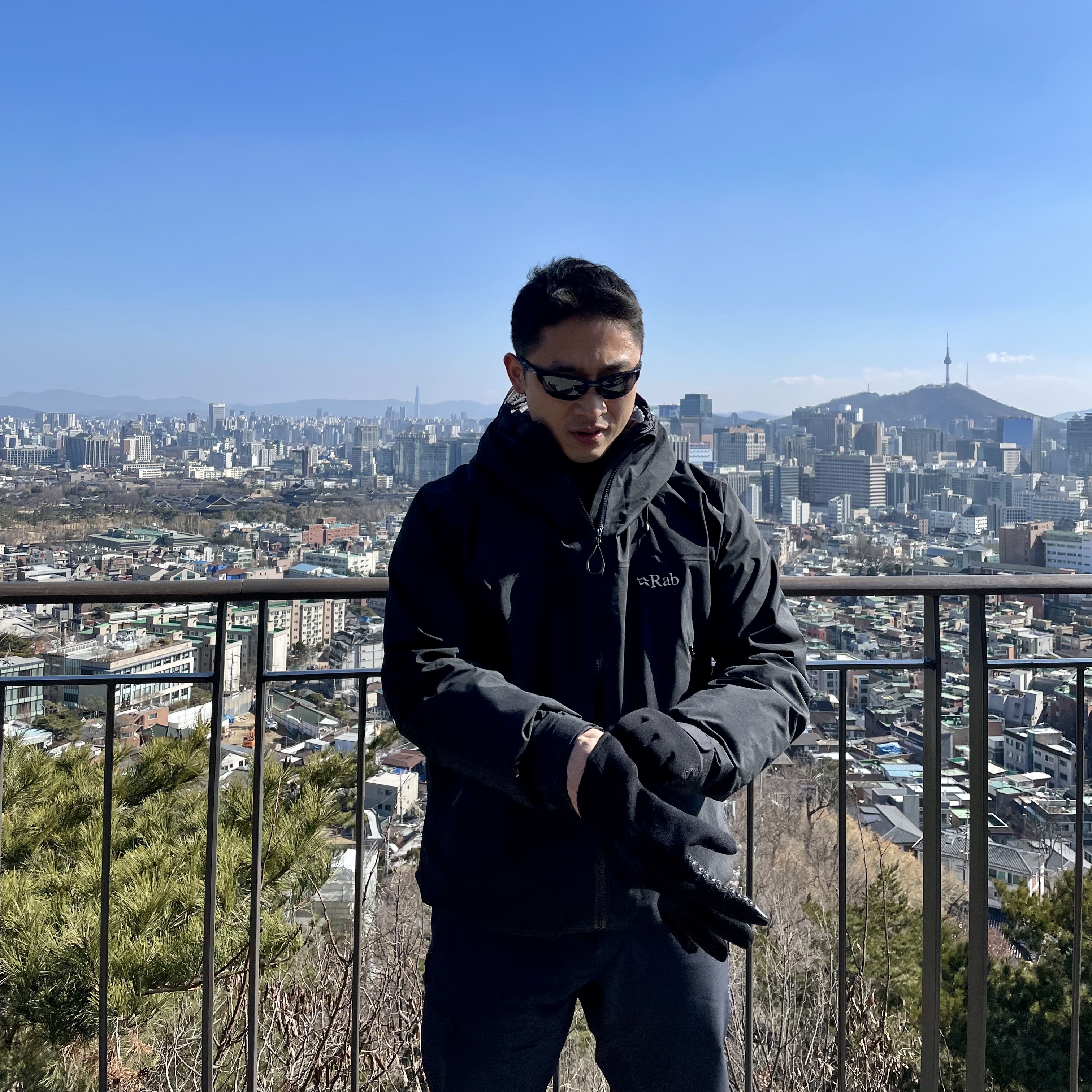 Salomon ACS Pro ADV Vanilla Lunar Rock, Oakley RadaLock Path Polished Black Frame Prizm Black Lenses Low Bridge Fit 착용 스타일 - 2