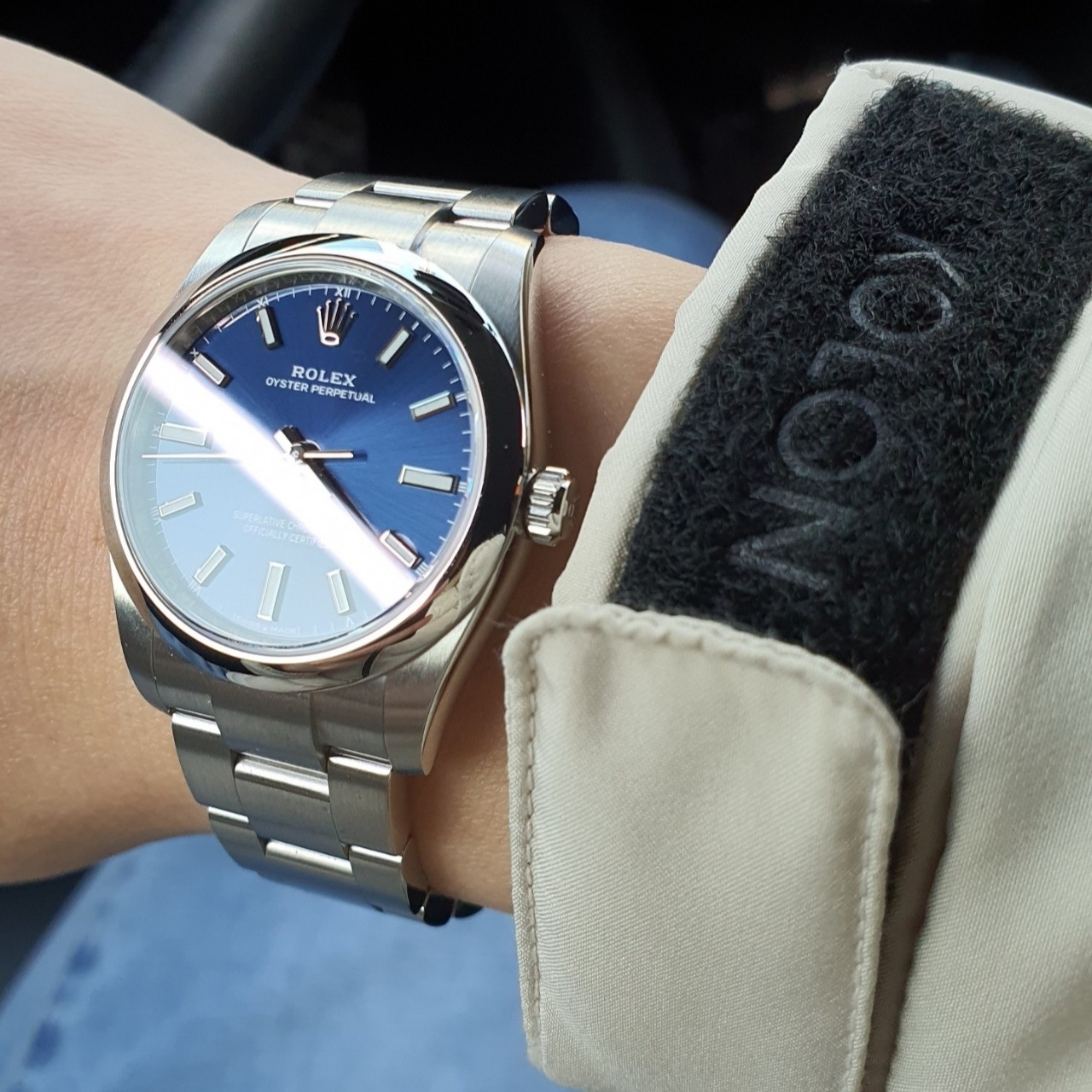 Rolex Oyster Perpetual 34mm 124200 Bright Blue Oyster 착용 스타일