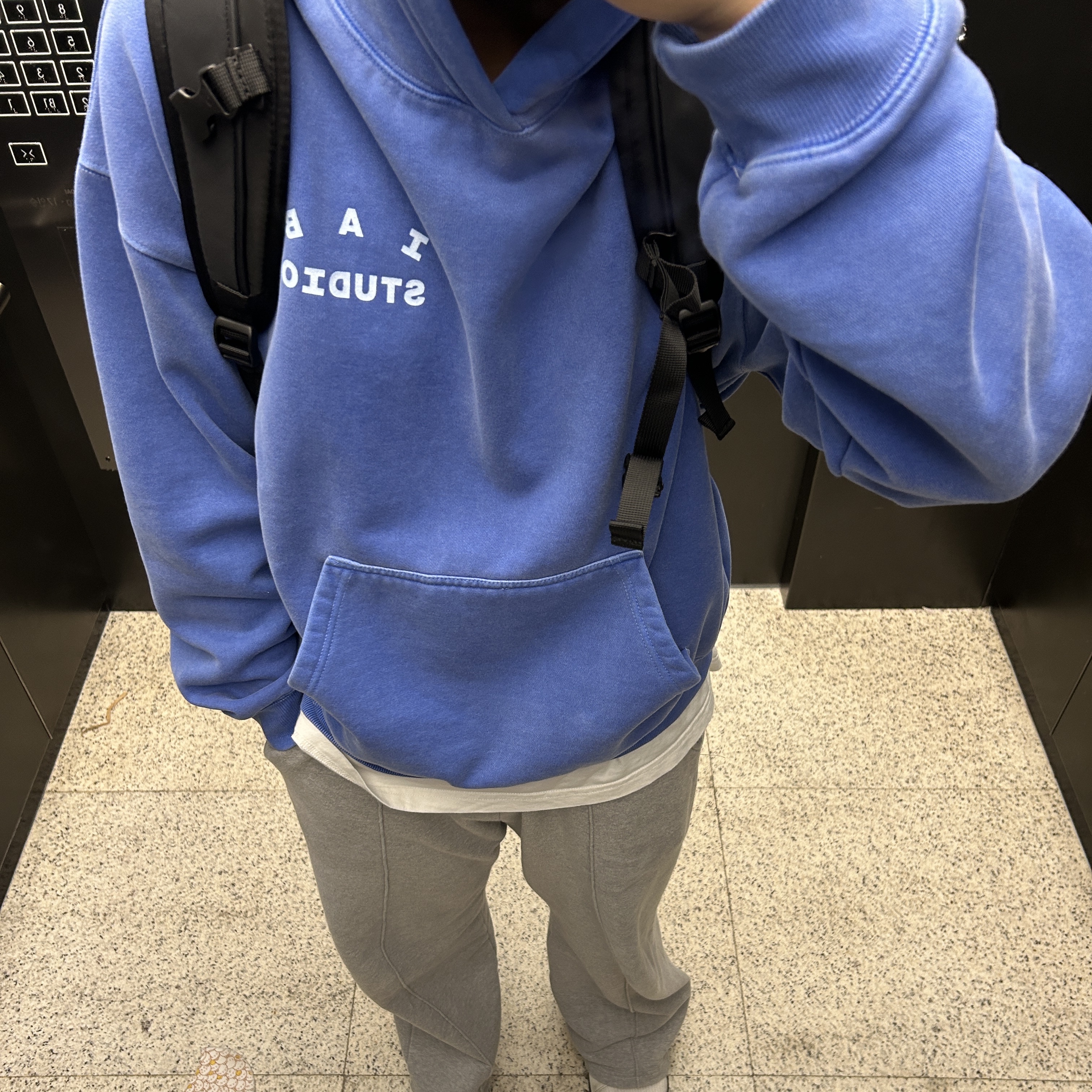 IAB Studio Pigment Hoodie Royal Blue - 22FW 착용 스타일