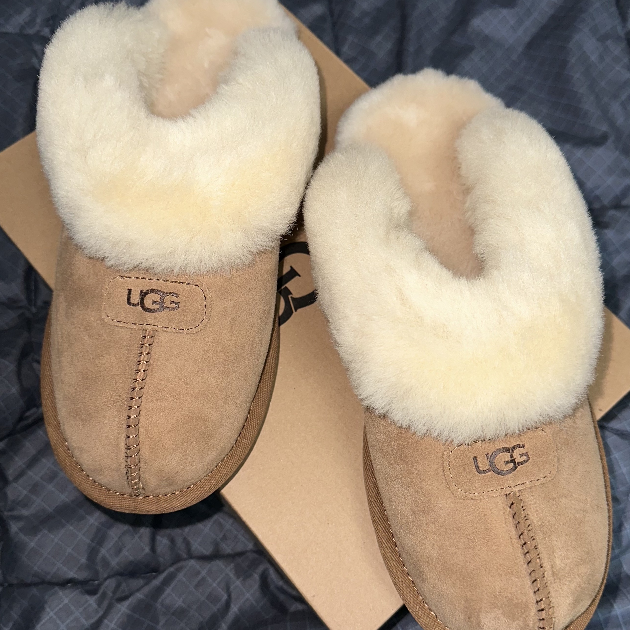 (W) UGG Coquette Slipper Chestnut 착용 스타일 - 1
