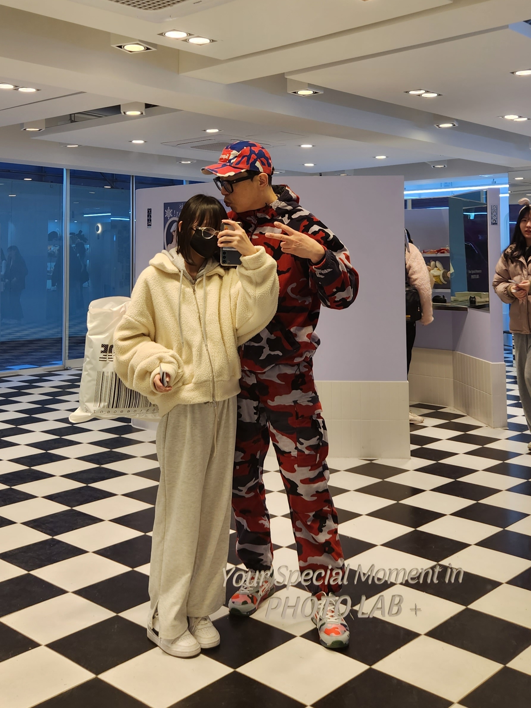Asics x Comme des Garcons Shirt Gel-Lyte III OG Colorful Camo, Supreme x Nike Arc Corduroy Cargo Pants Red Camo - 22SS 착용 스타일 - 1