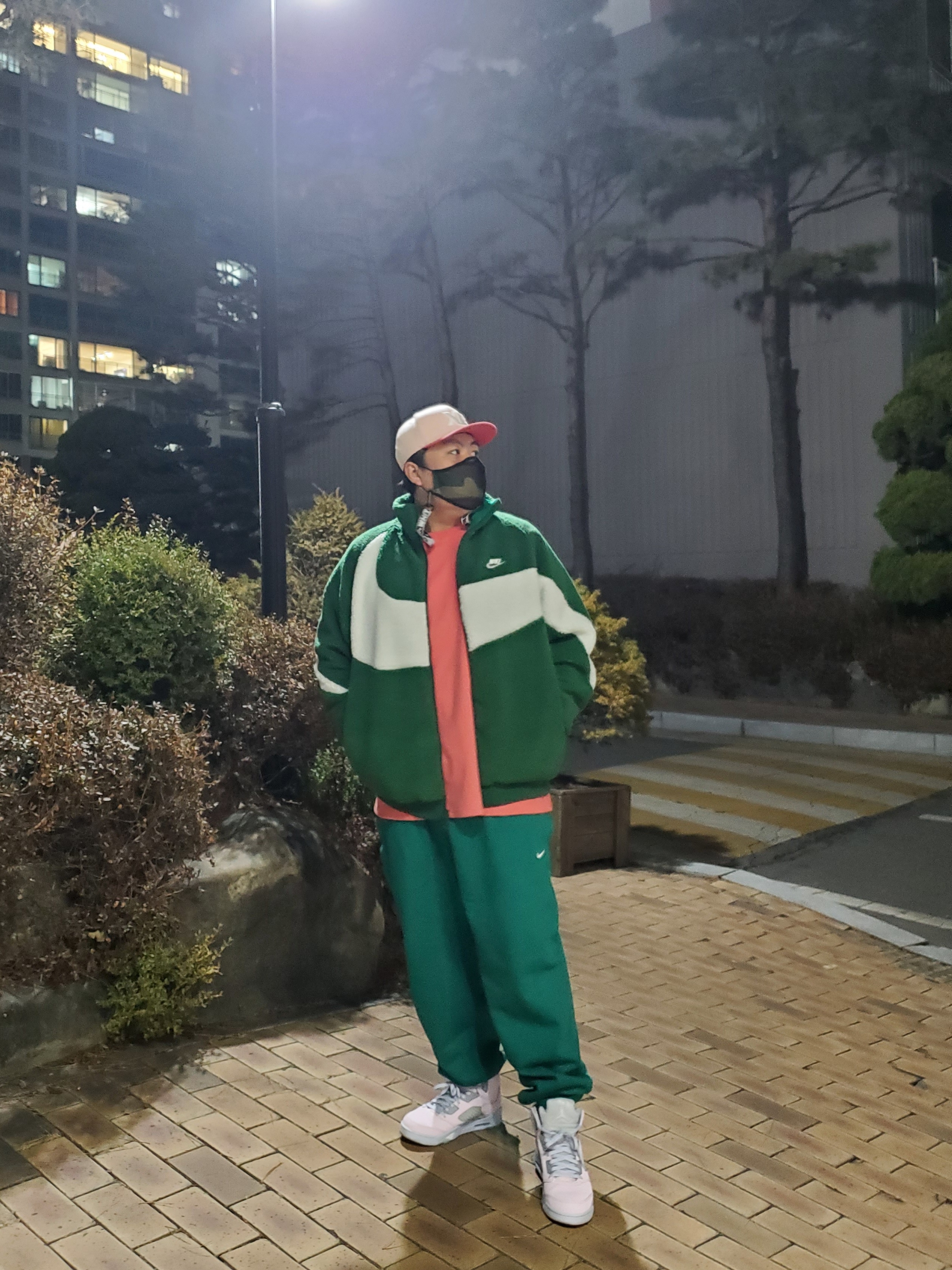 Nike NRG Solo Swoosh Fleece Pants Mystic Green - US/EU, Jordan 5 Retro SE Regal Pink 착용 스타일