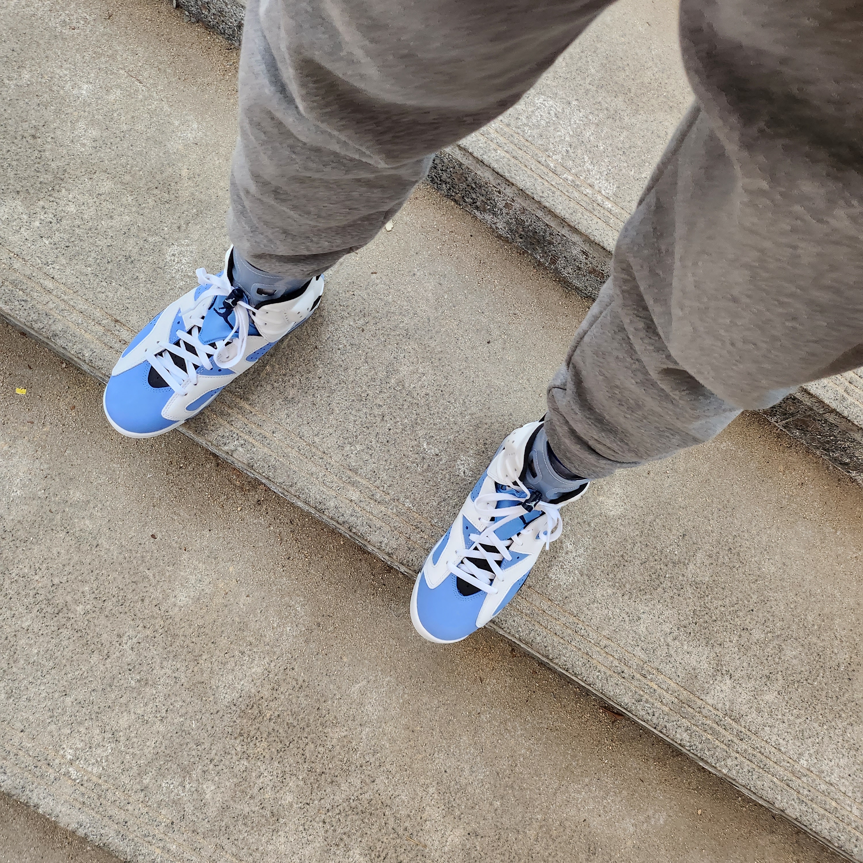 Jordan 6 Retro University Blue 착용 스타일