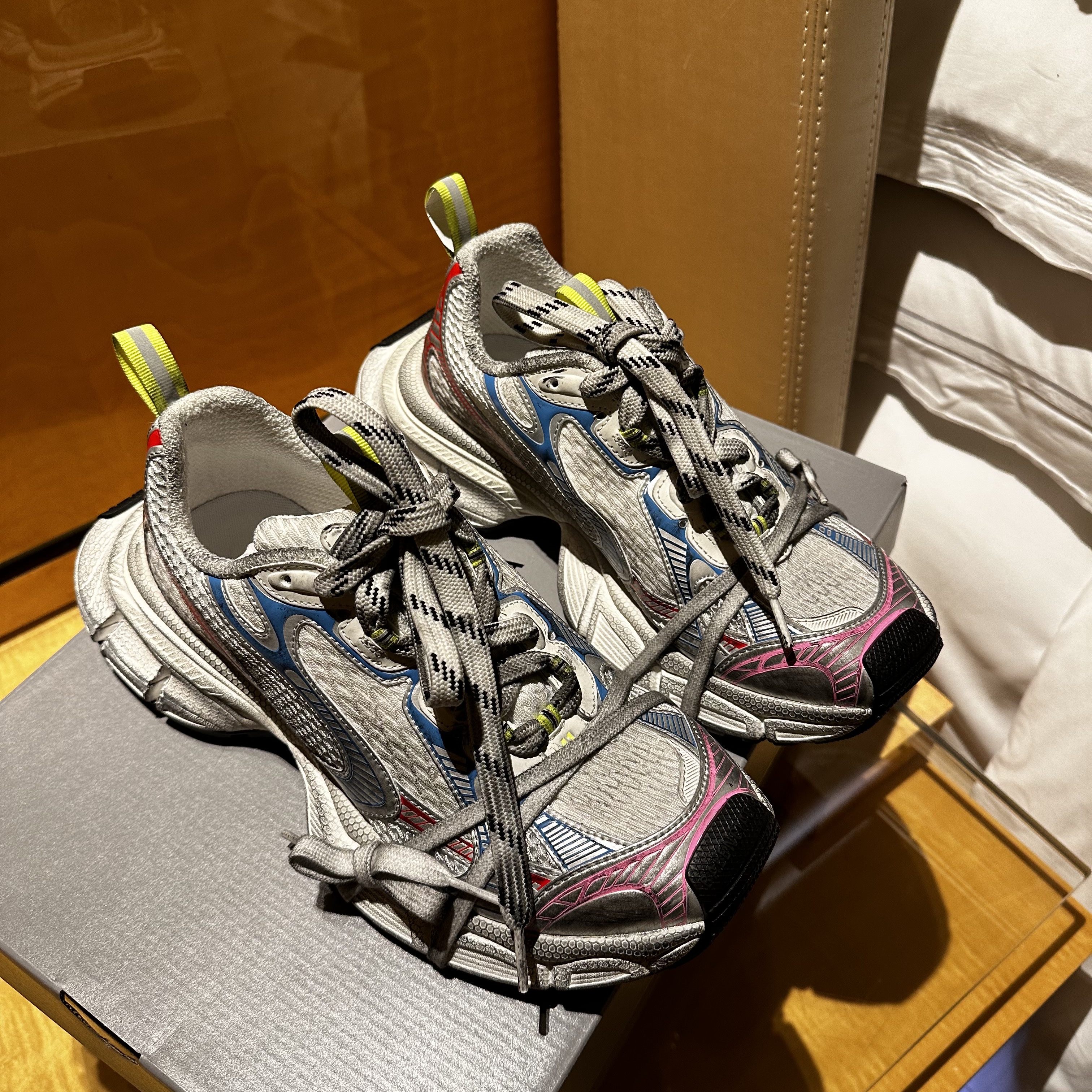 Balenciaga 3XL Sneakers White Red Blue 착용 스타일 - 2