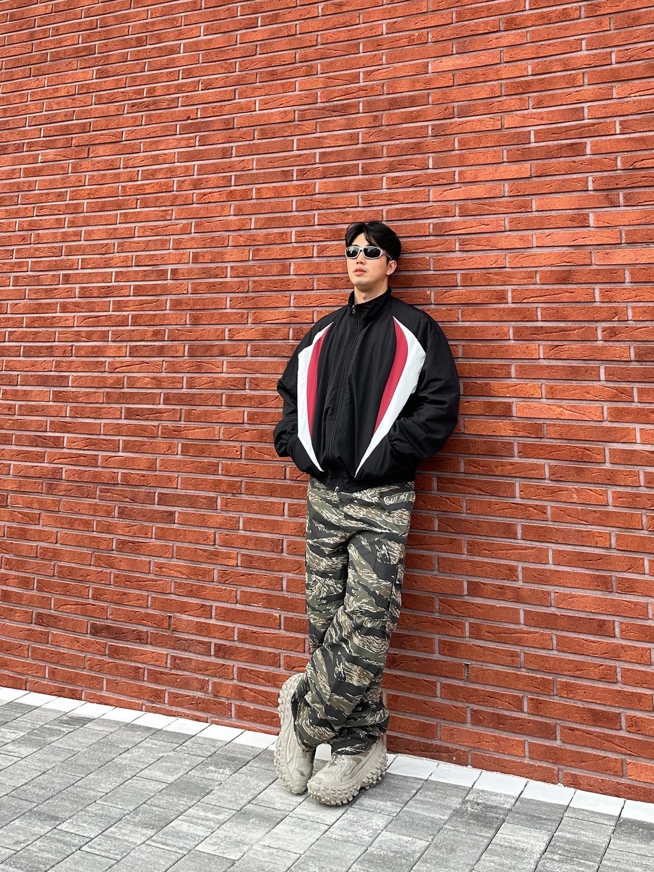 Balenciaga Defender Sneakers Beige 착용 스타일 - 2
