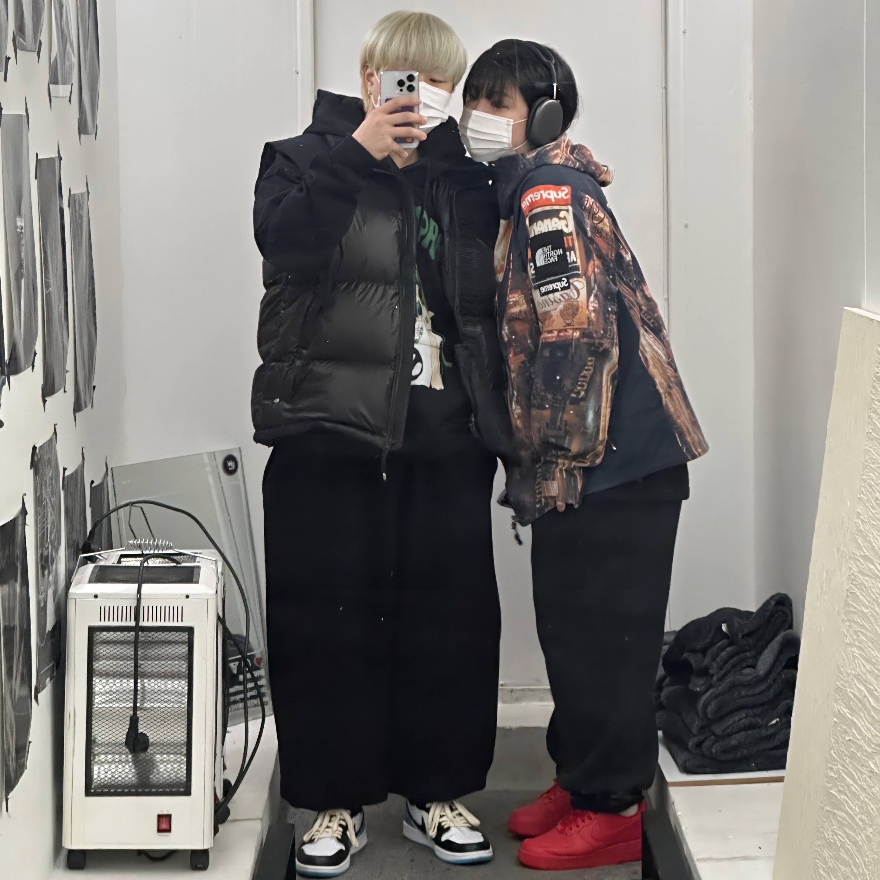 Supreme x The North Face Taped Seam Shell Jacket Times Square - 22FW, Apple AirPods Max Lightning Space Gray (Korean Ver.) 착용 스타일 - 4