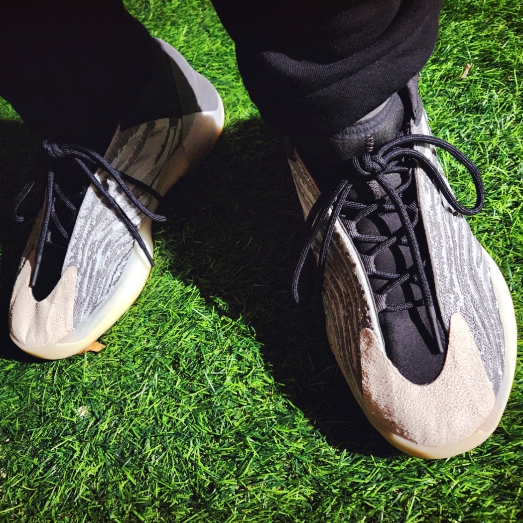 Adidas Yeezy QNTM Lifestyle, Yeezy Gap Engineered By Balenciaga Flame Cap Black 착용 스타일 - 4