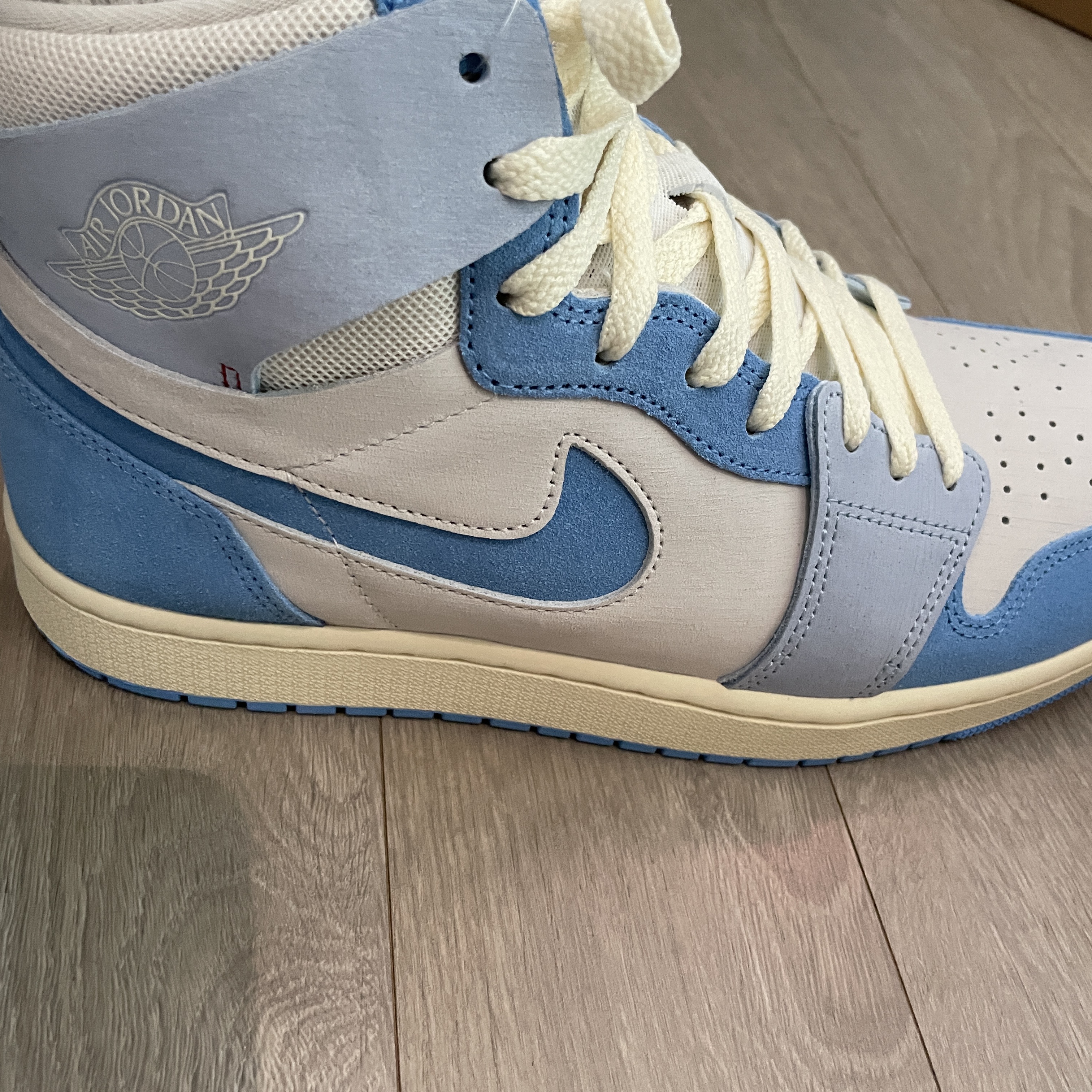 (W) Jordan 1 Zoom Air CMFT 2 Phantom University Blue 착용 스타일 - 1