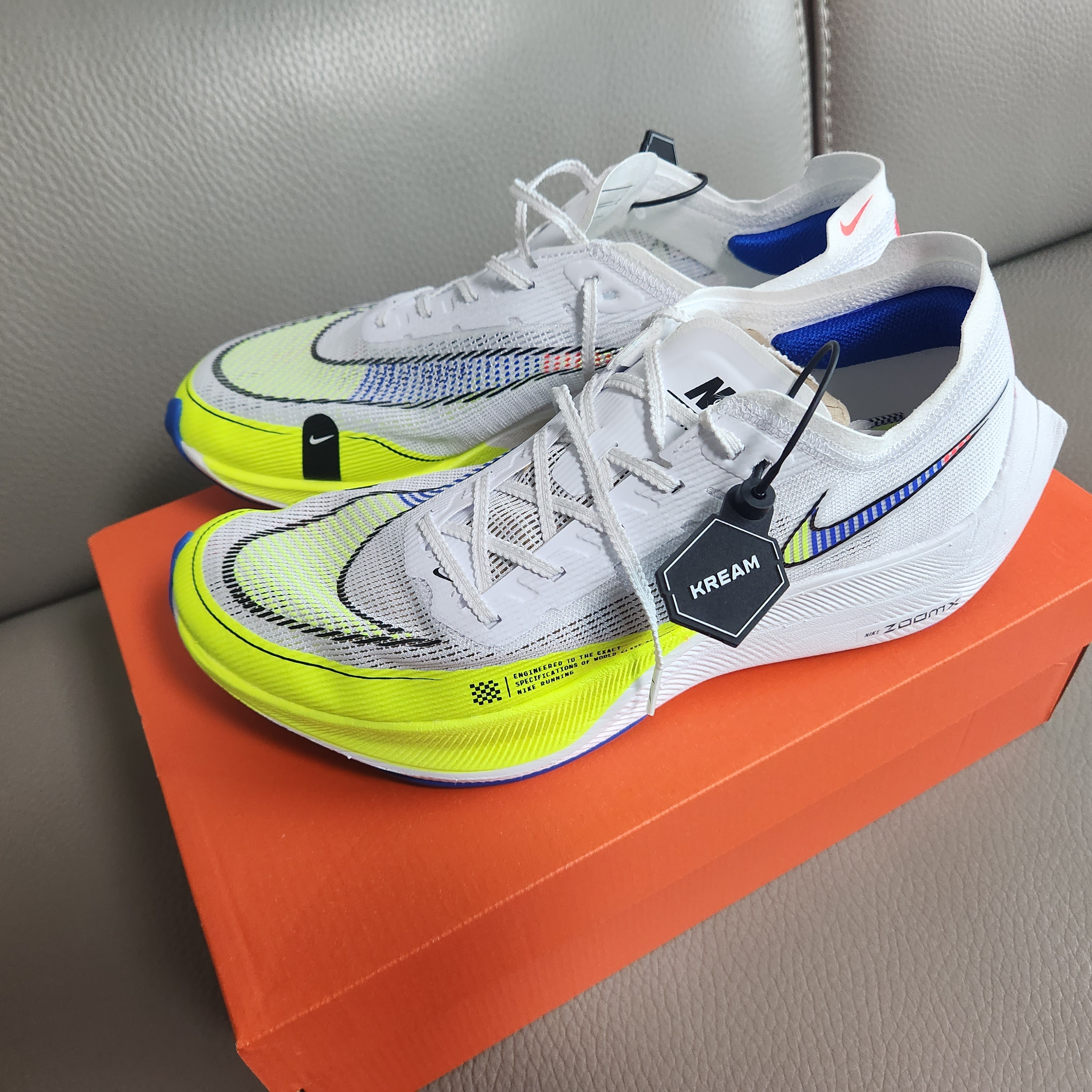 Nike ZoomX Vaporfly Next% 2 White Volt 착용 스타일