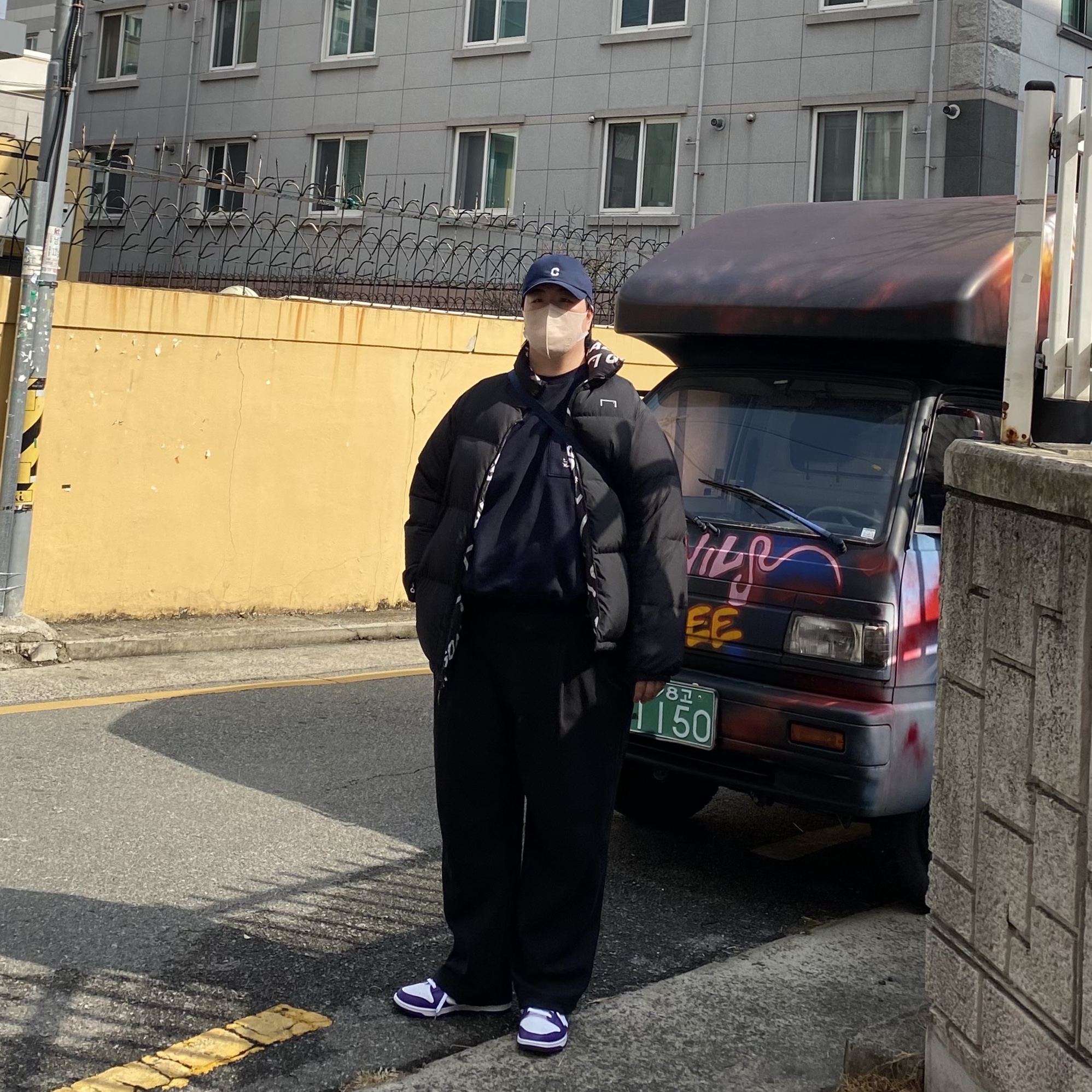 Nike Dunk Low Retro Championship Court Purple, Porter Tanker Shoulder Bag S Black 착용 스타일 - 2